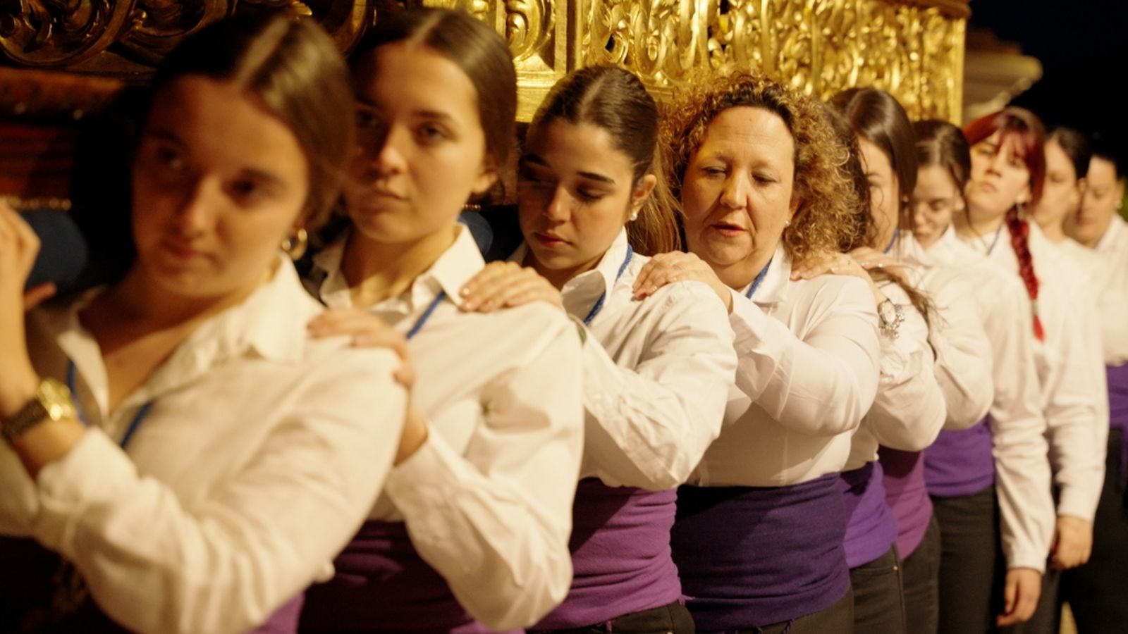 andalucía es semana santa morados y negros