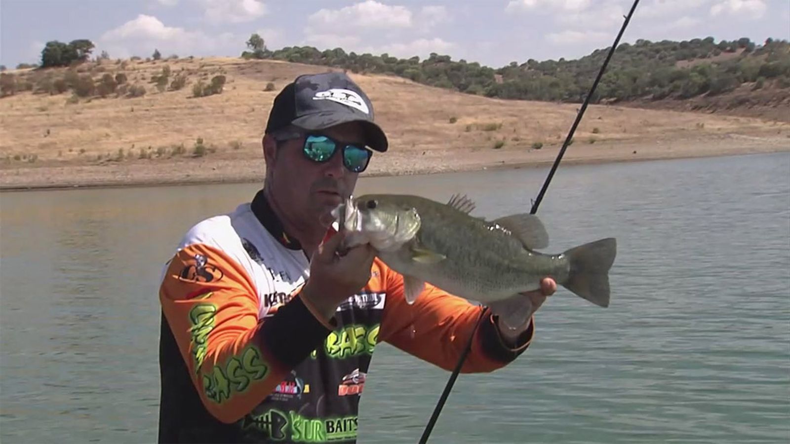 Descubre cómo es la pesca de black bass en condiciones adversas