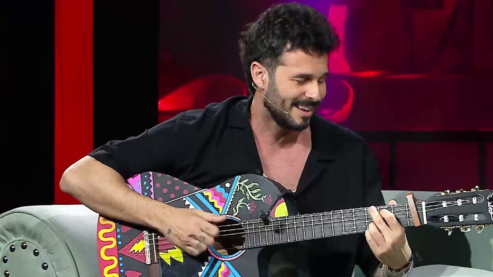 Antoñito Molina canta en directo "Suéltate el pelo" un tema dedicado a su madre