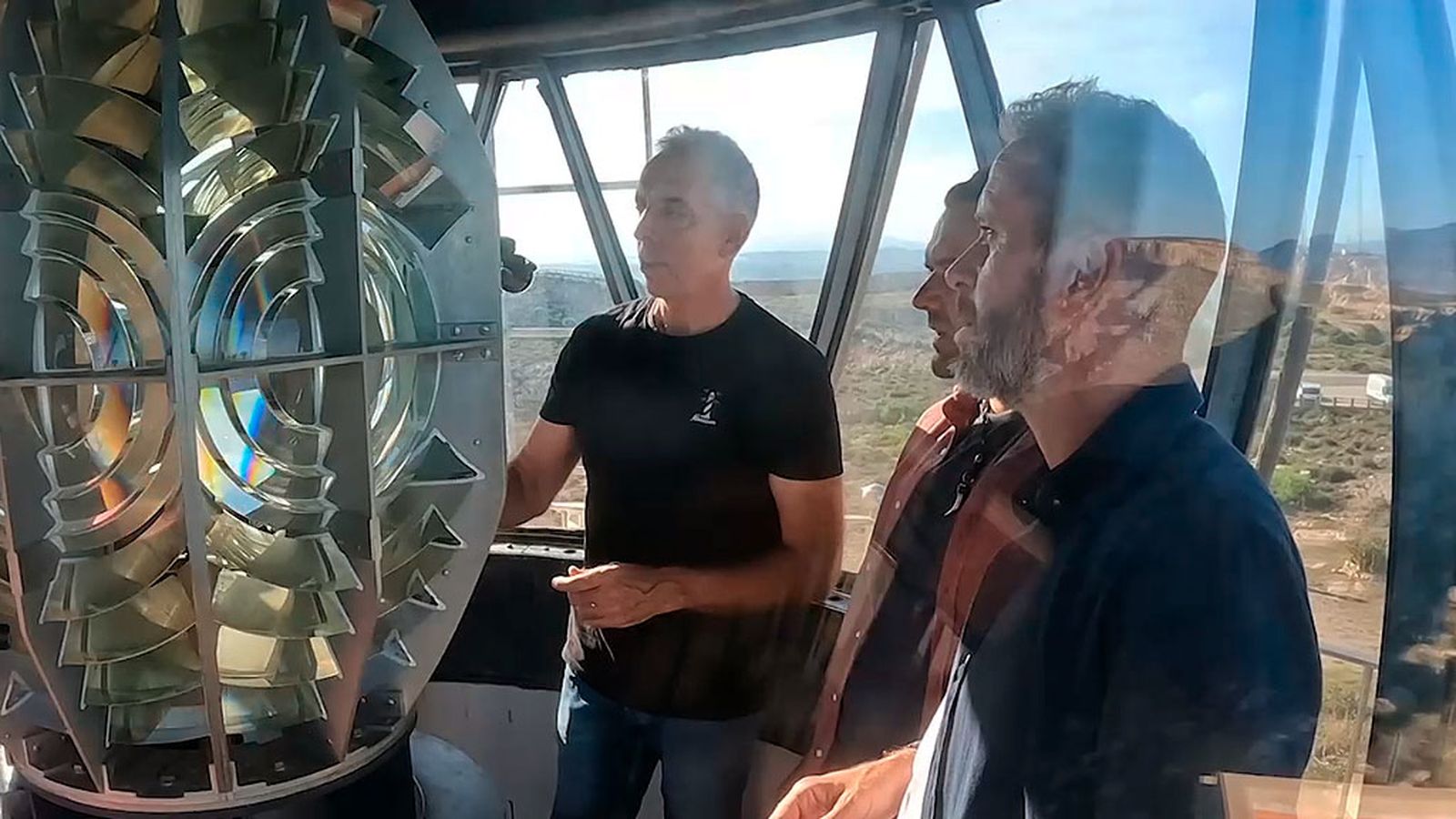 Los compadres conocen al último farero de Almería