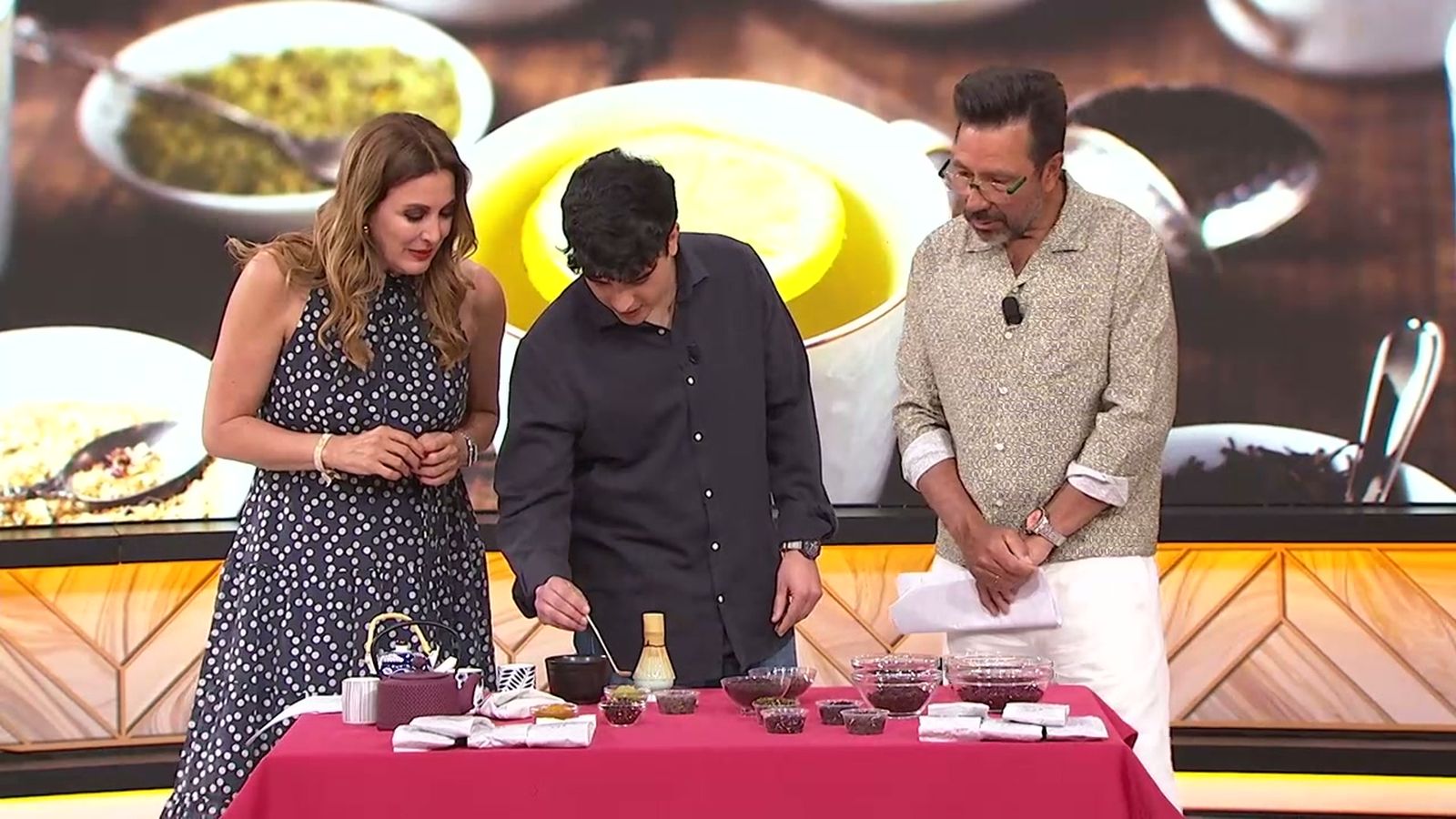 El experto, los seis tipos de té y el ritual del bambú, en el día internacional de esta infusión