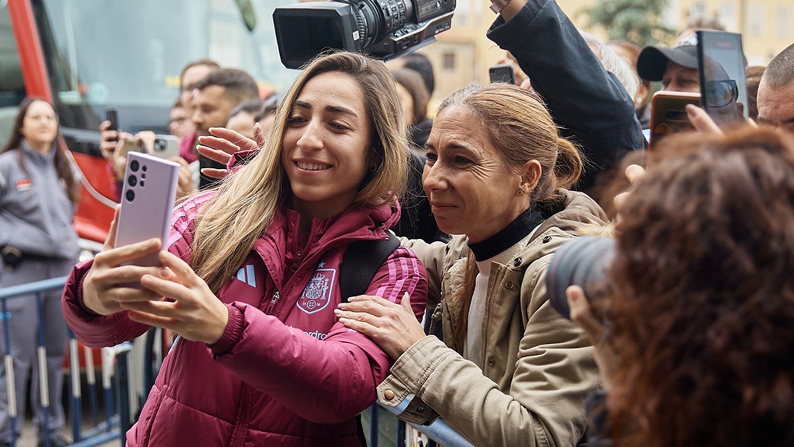 Olga Carmona llega a Málaga con la selección