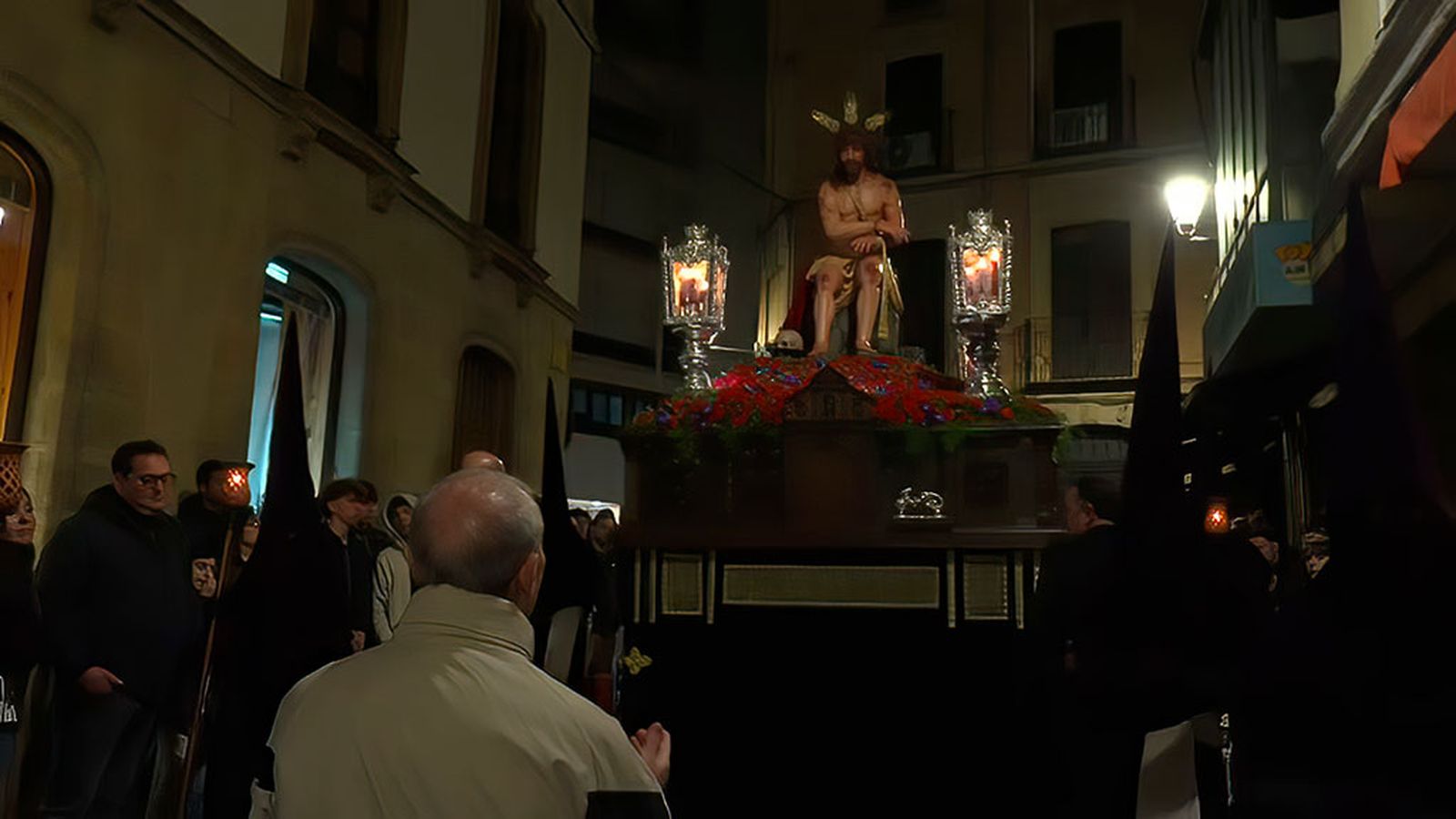 Úbeda se emociona con el Cristo de la Pasión y la Virgen de Gracia