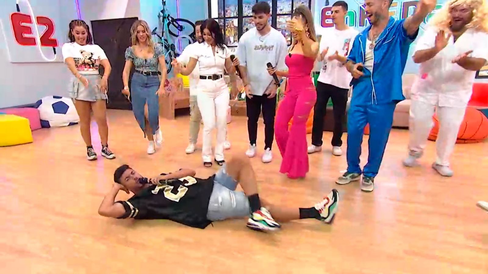 Sara nos canta 'Ronea' acompañada de Rasel, Sergio Contreras y Joana Santos
