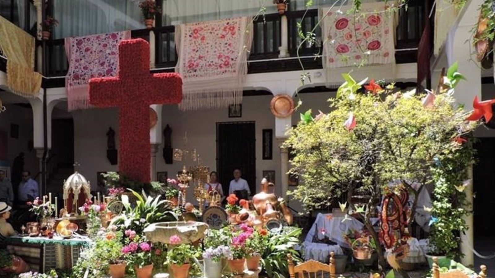 despierta andalucía fiesta de las cruces de granada
