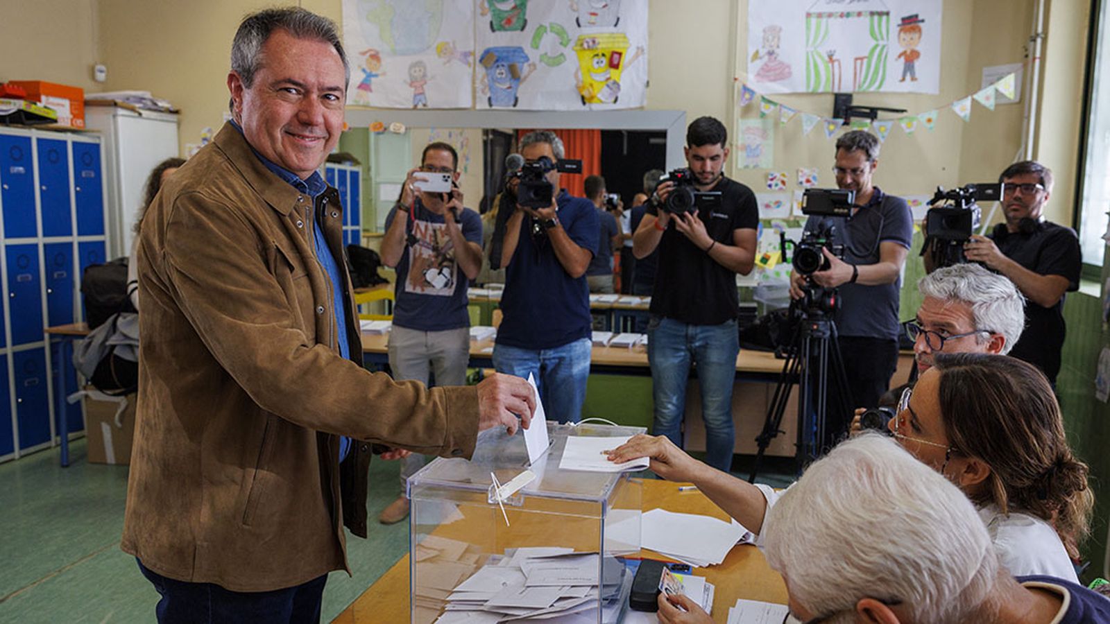 Espadas vota en Sevilla