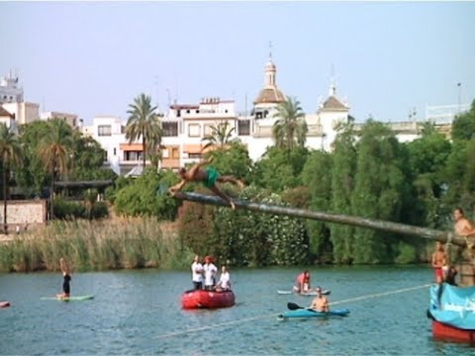 La cucaña de la Velá de Santa Ana en Triana