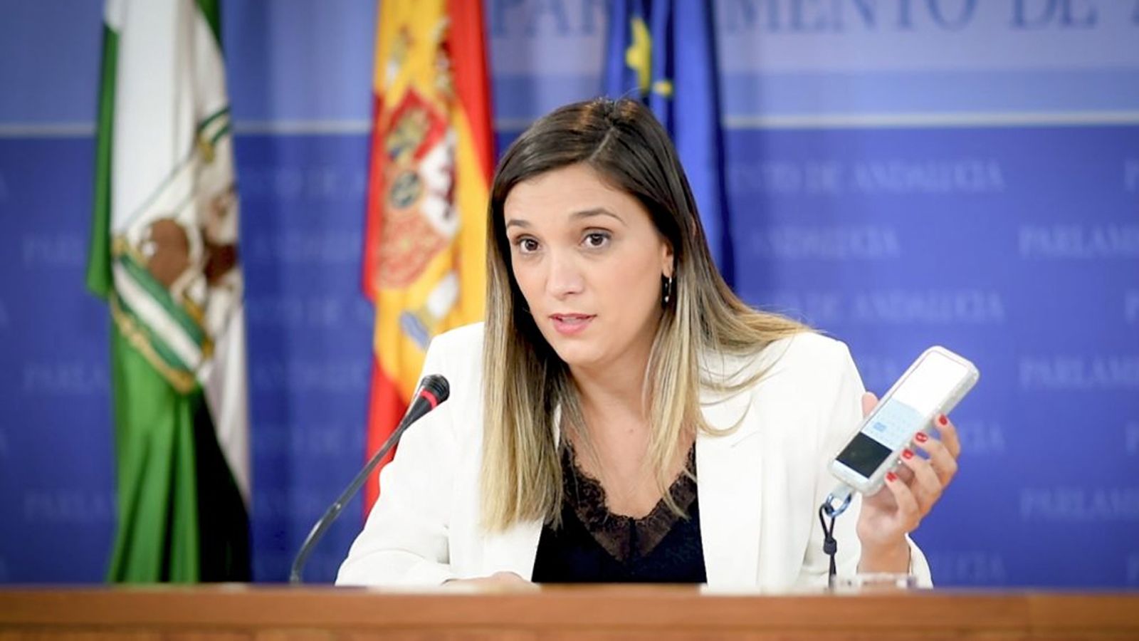 COMUNICACIÓN MARÍA MÁRQUEZ CANAL SUR RADIO FOTO