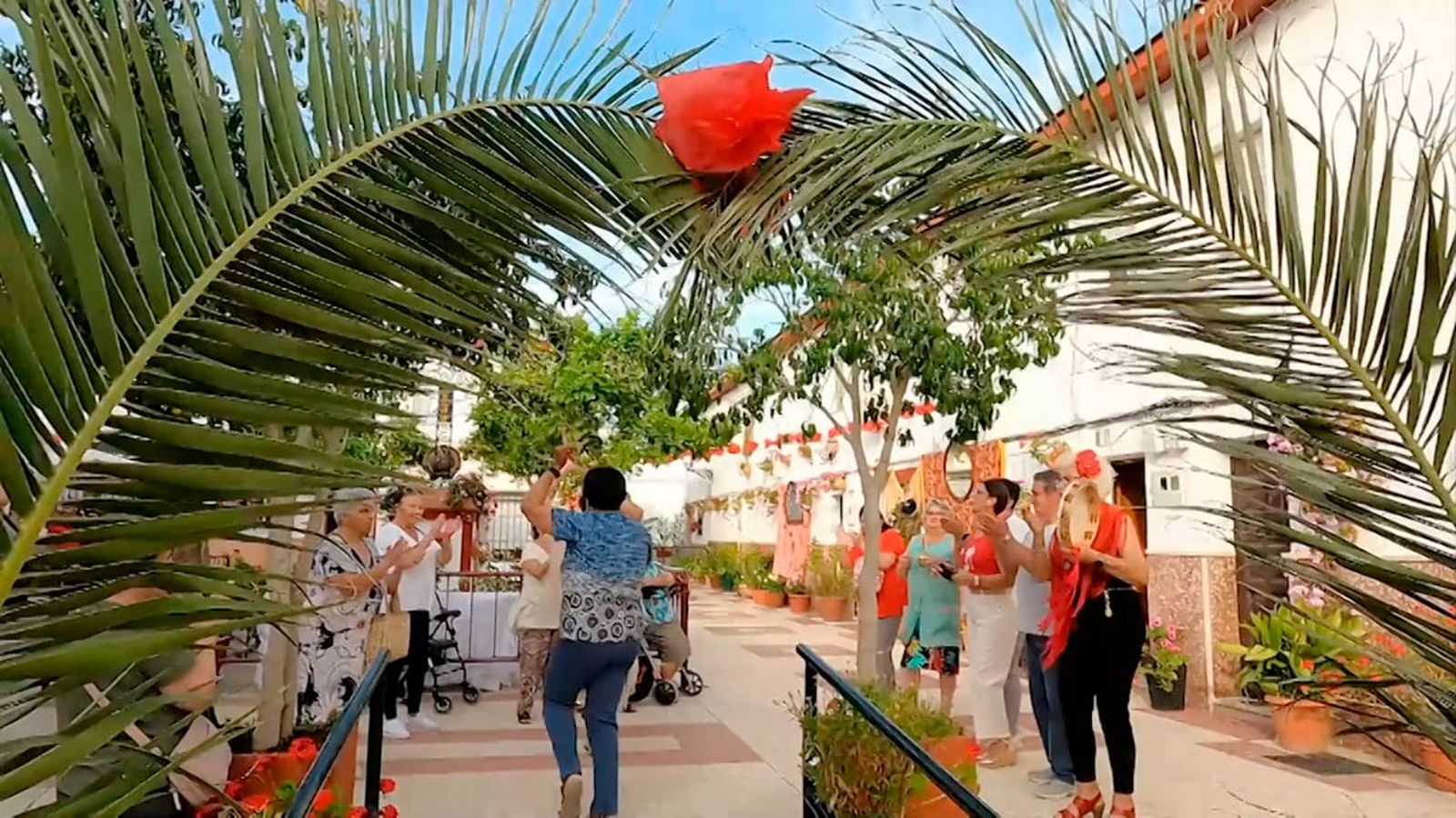 Un espectáculo para los sentidos: Las Cruces de Mayo de Lebrija, la fiesta de las mujeres