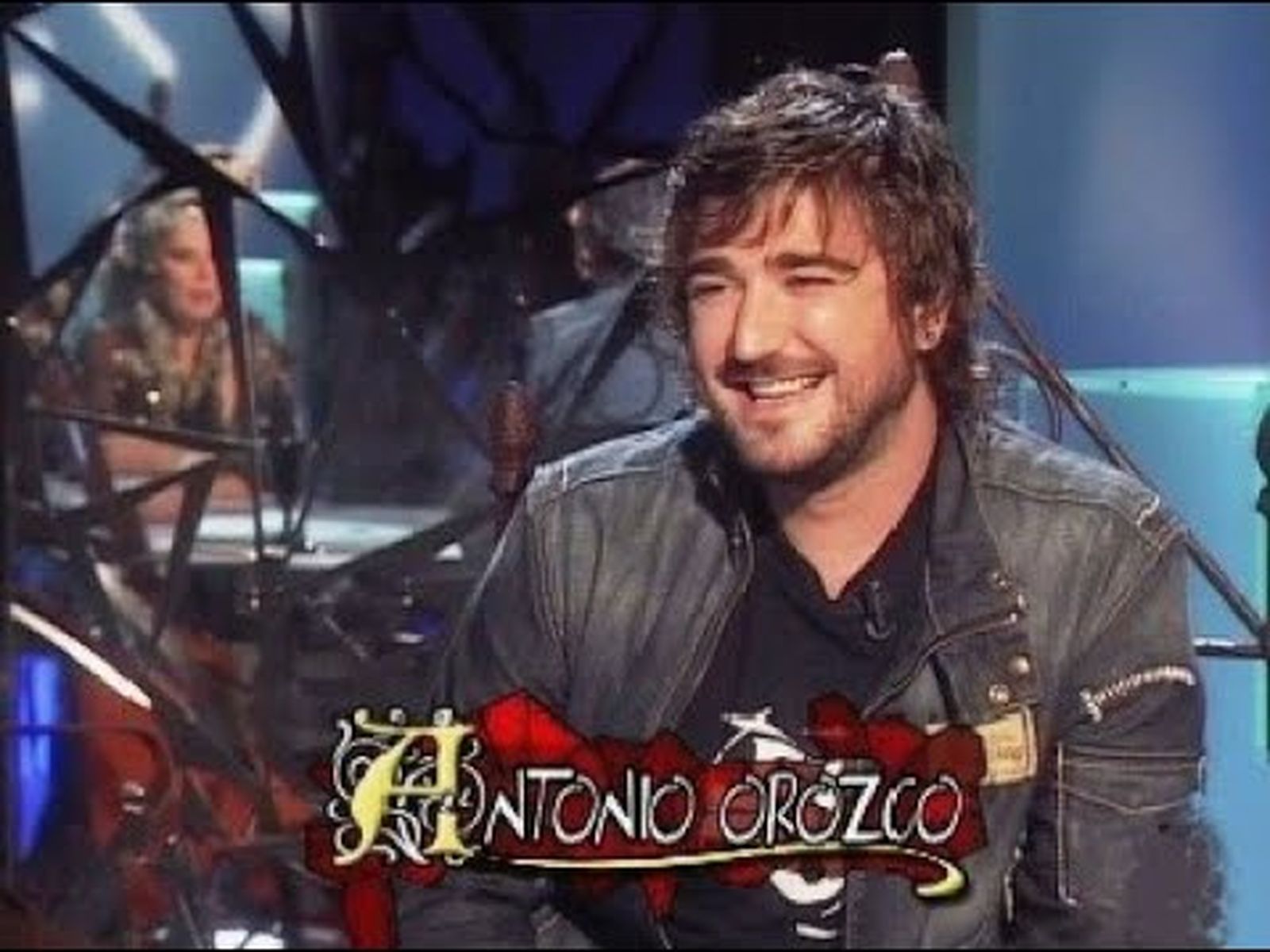 Antonio Orozco padre feliz del recién nacido Jan (2006)