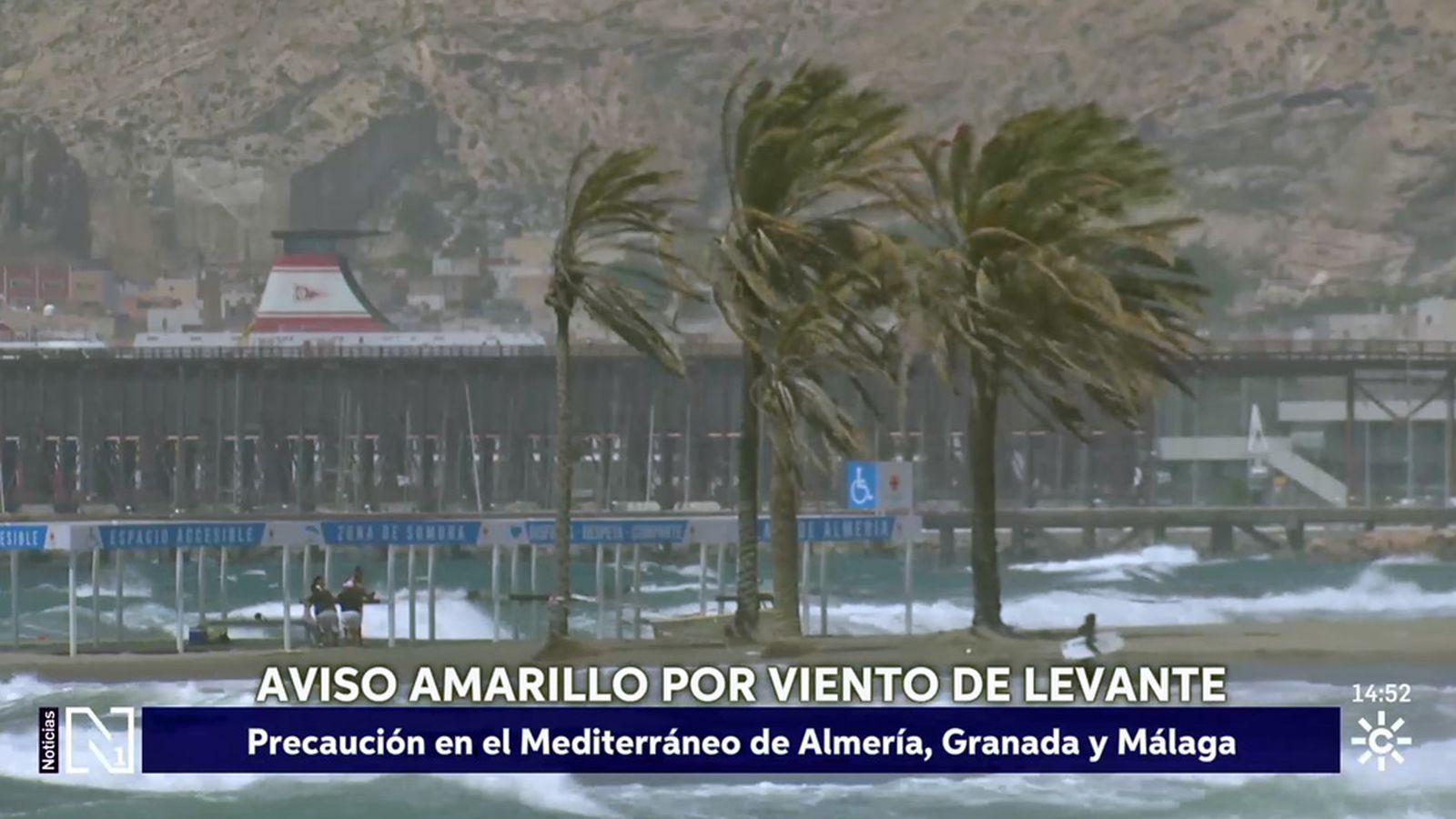 Sol en la zona occidental de Andalucía y viento fuerte en el litoral oriental