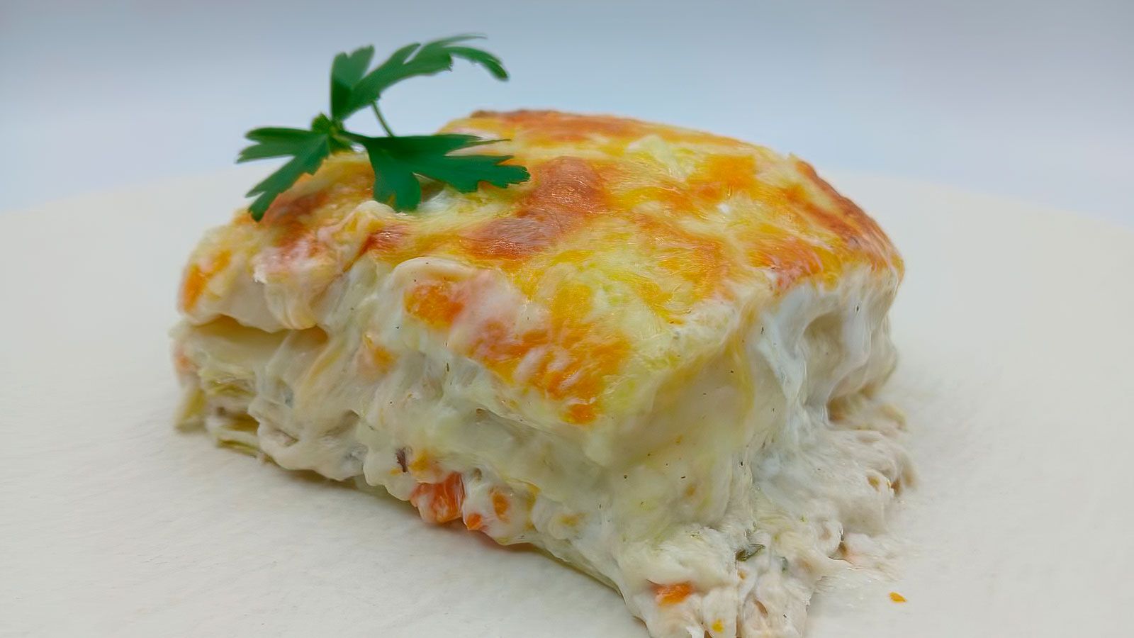 "Cómetelo", lasaña blanca de pollo