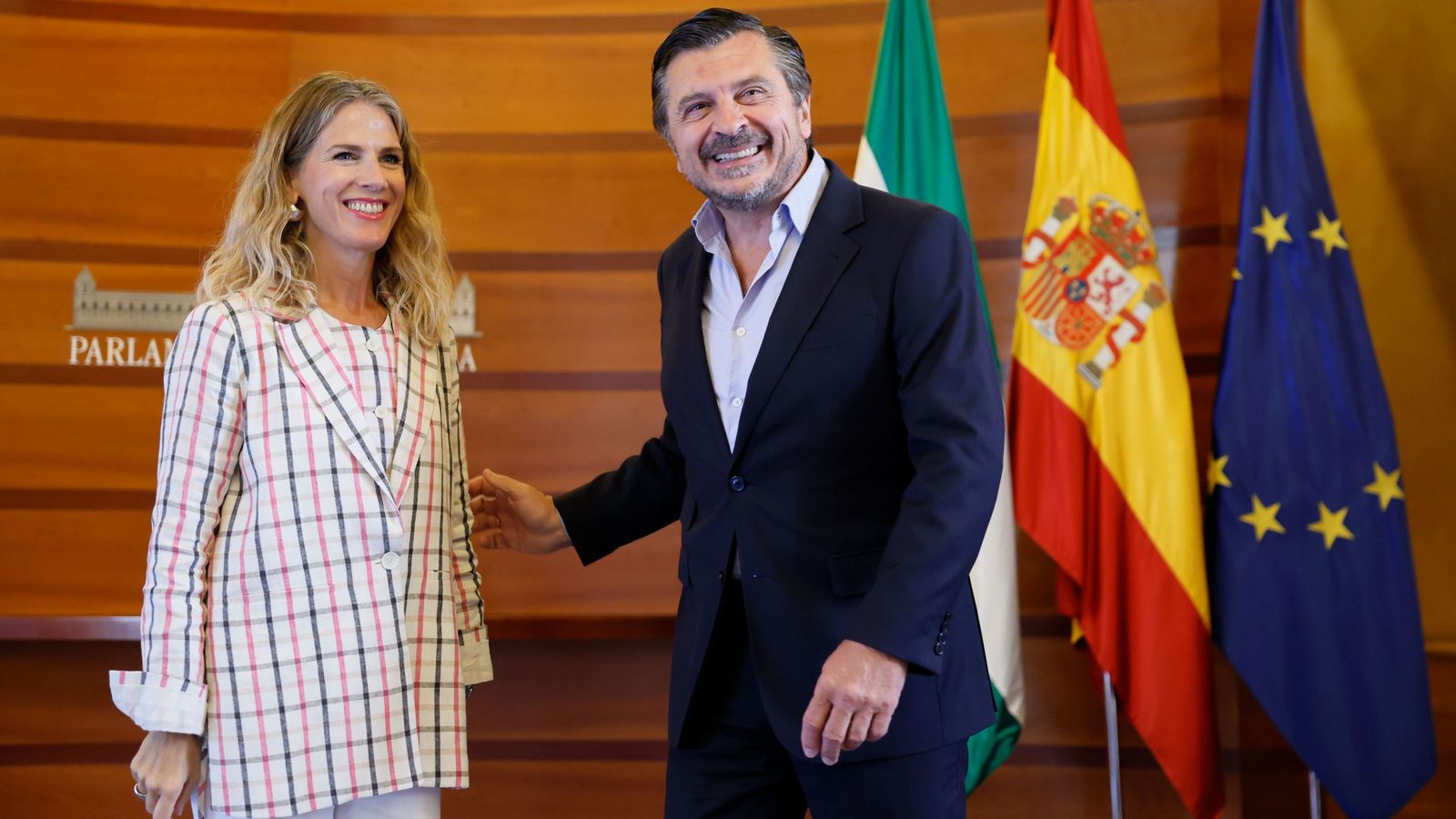 Ana Mestre se reúne con los grupos parlamentarios
