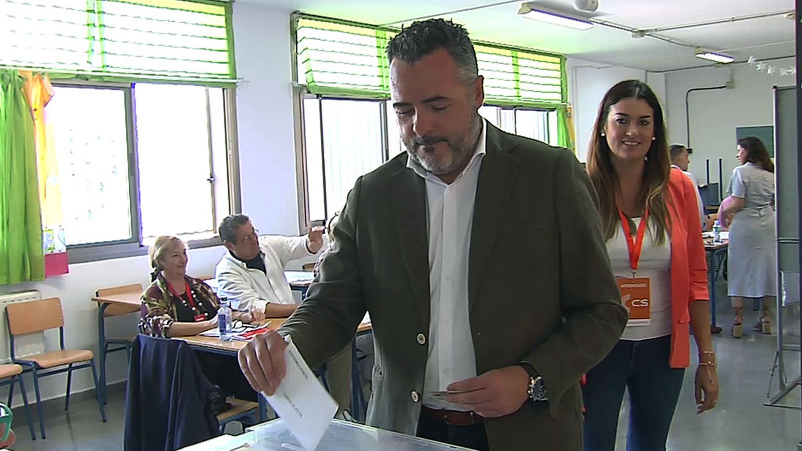 Andrés Reche vota en Rincón de la Victoria