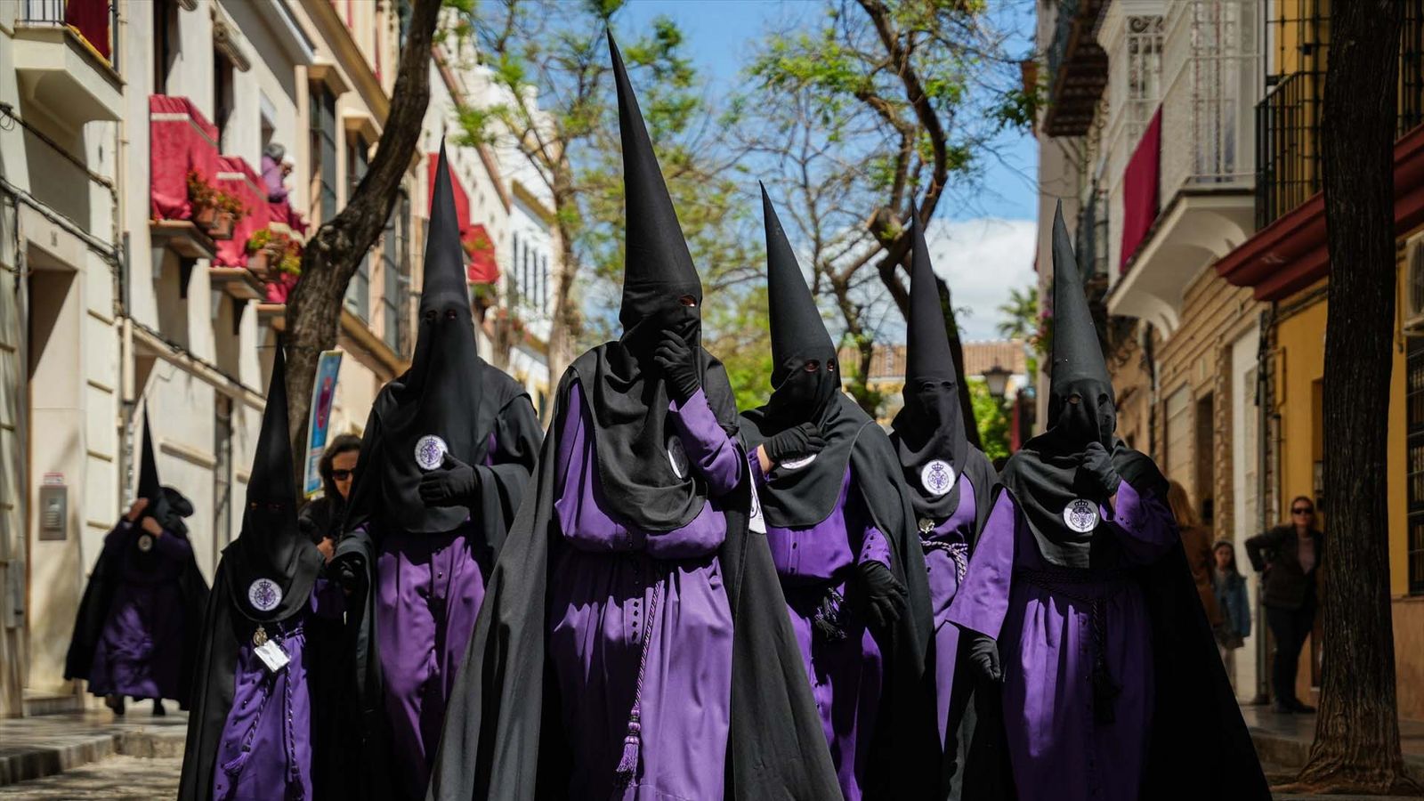 El sol se abre paso y luce el Miércoles Santo
