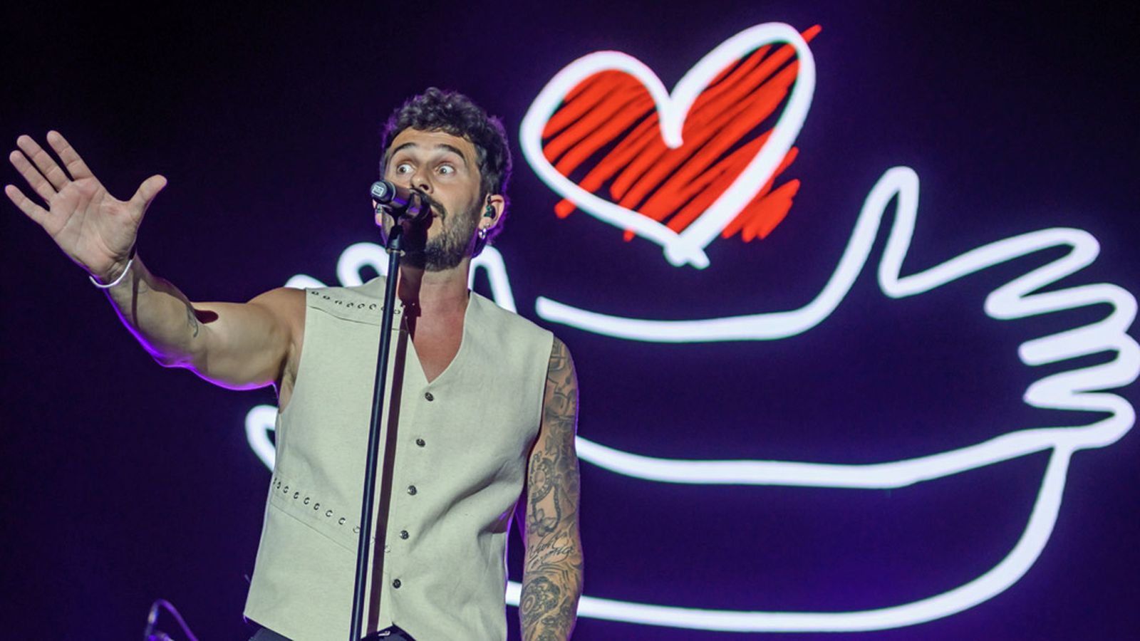 Miles de fans vibraron con Antoñito Molina en el Icónica Fest de Sevilla