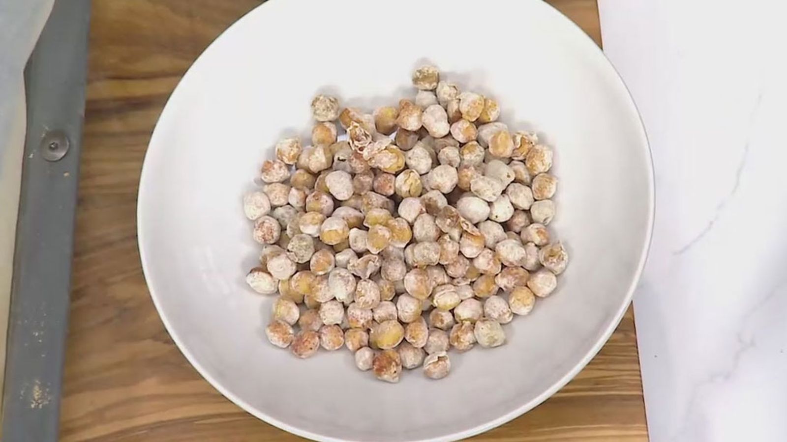 Un truco para tostar garbanzos y comerlos de aperitivo