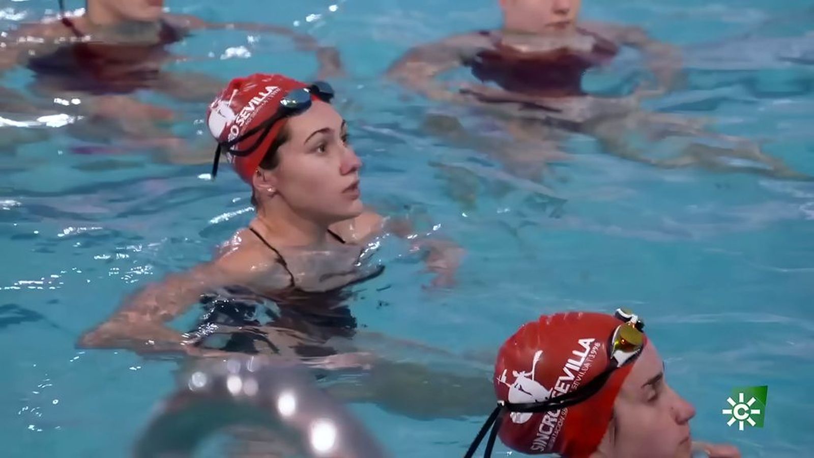La dedicación y los valores del equipo de natación artística de Sevilla
