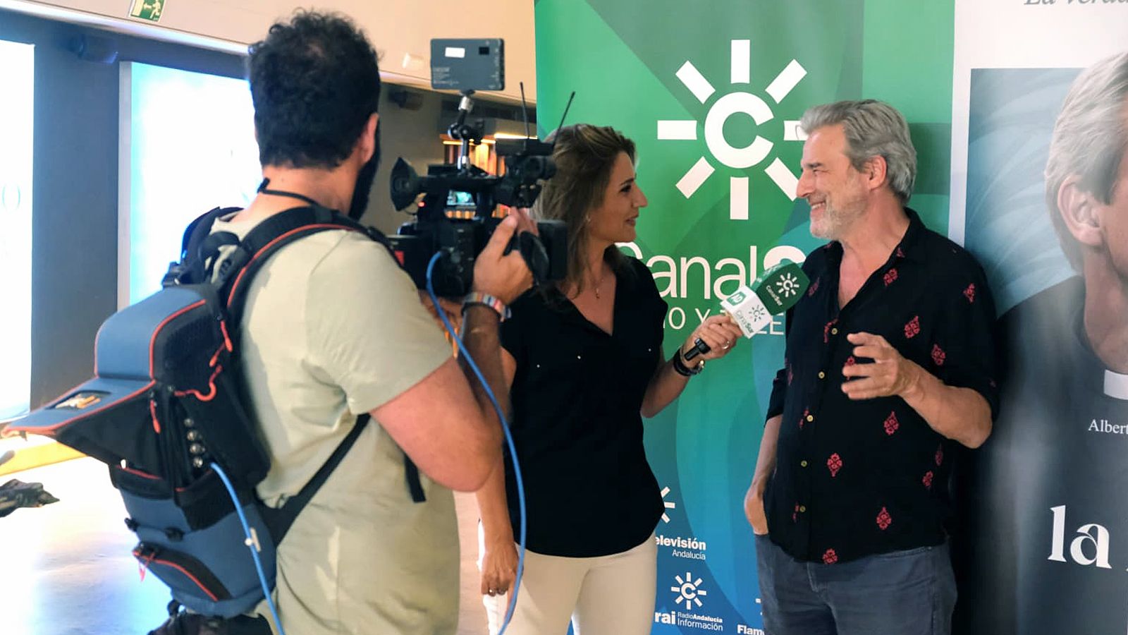 Los compañeros de "Andalucía Directo" entrevistan a Alberto San Juan
