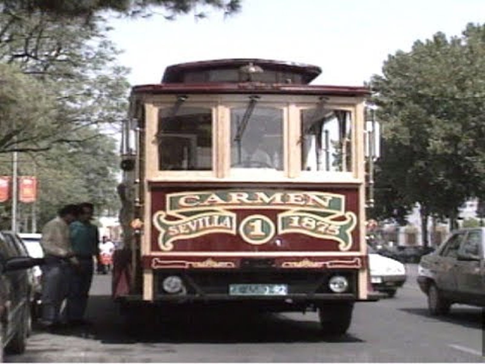 Tranvías de madera para hacer turismo | El city tour en Sevilla