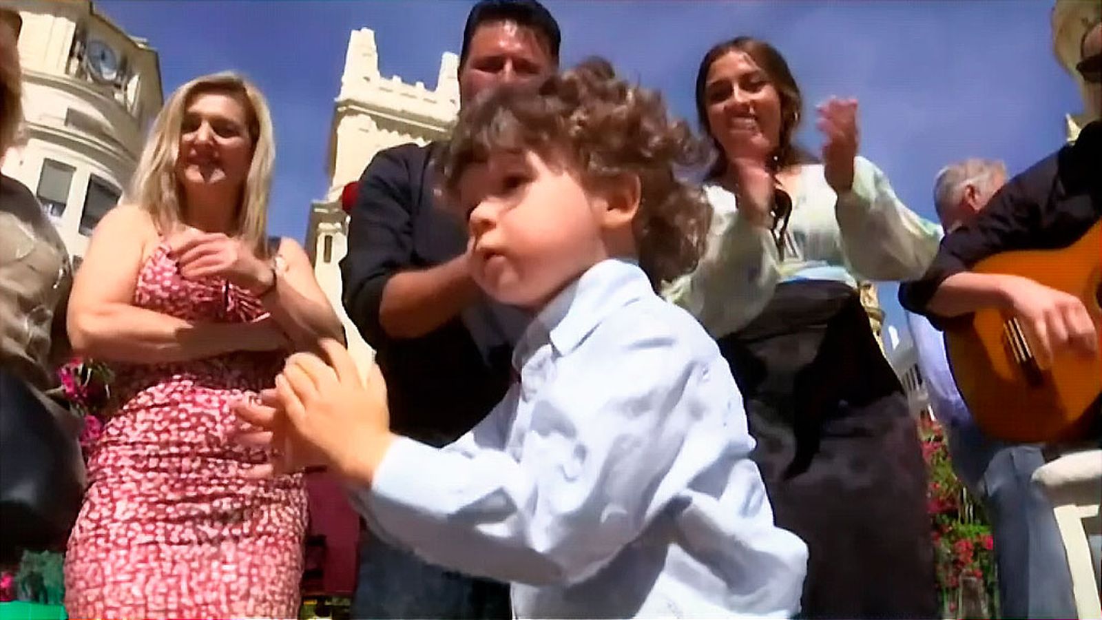 Inauguramos el Mayo Cordobés con Jesusito, un pequeño bailaor en la plaza de las Tendillas