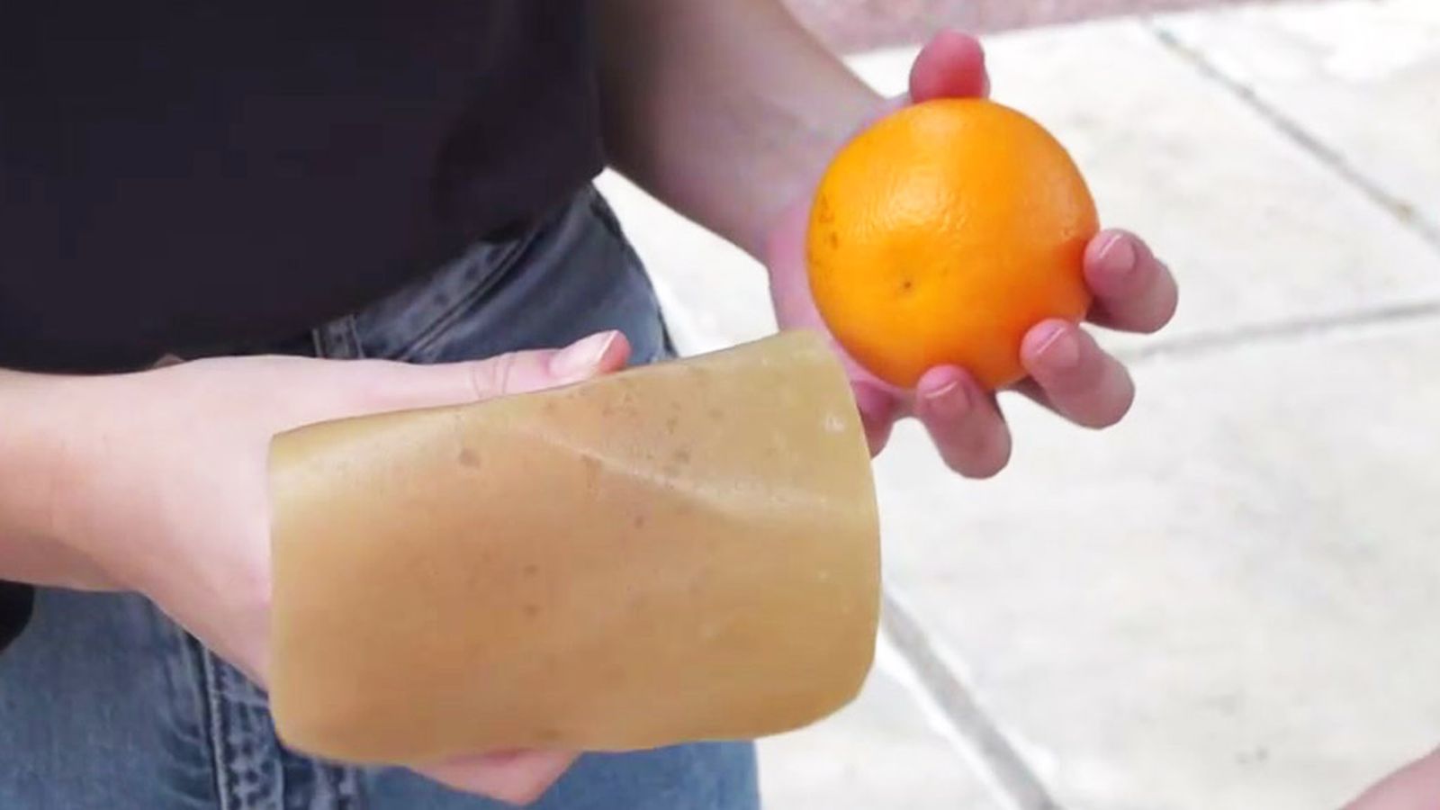 Bioplásticos hechos con piel de naranja, una alternativa al plástico convencional