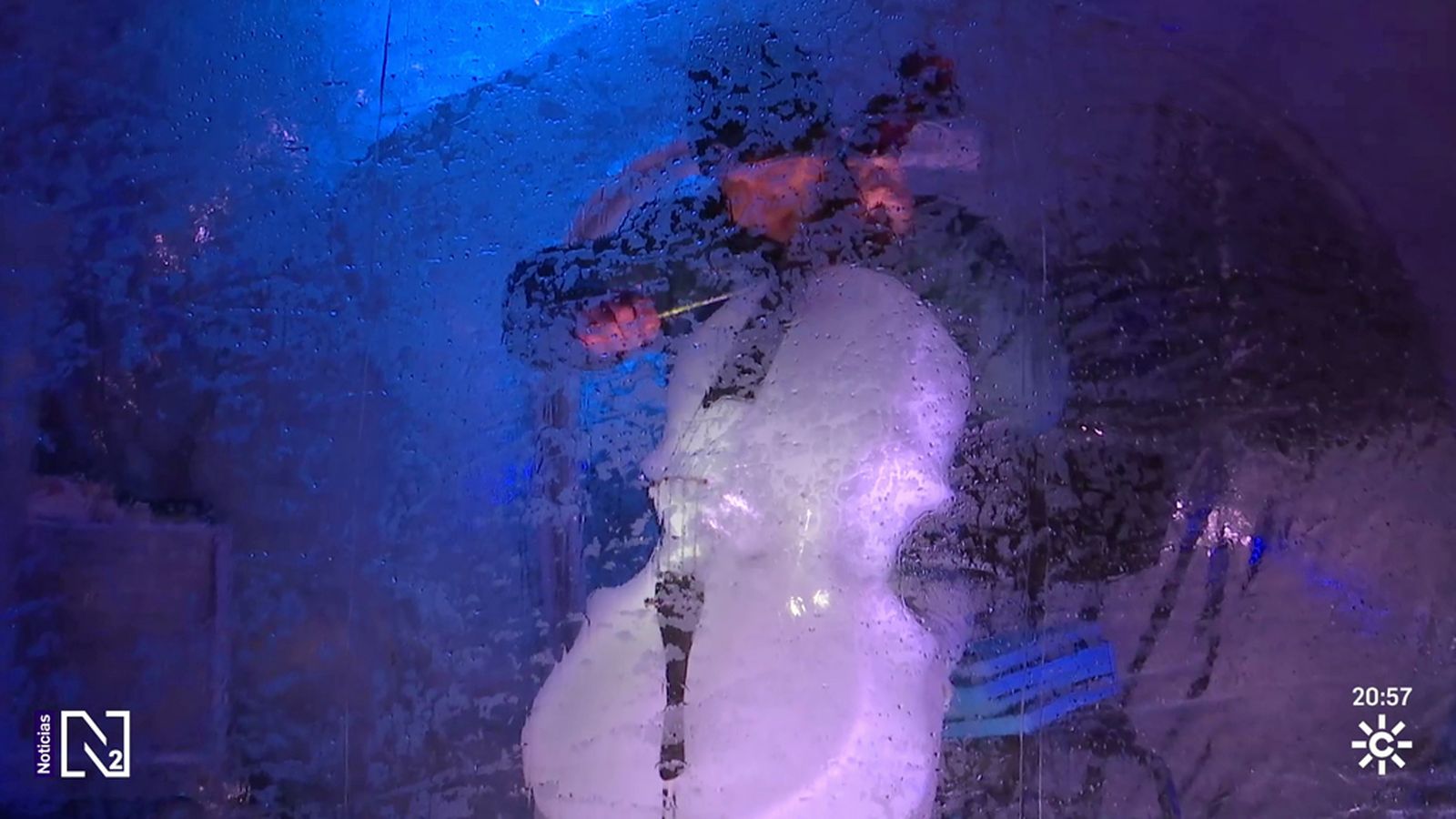 Un violonchelo de hielo para reflexionar sobre la crisis climática del planeta