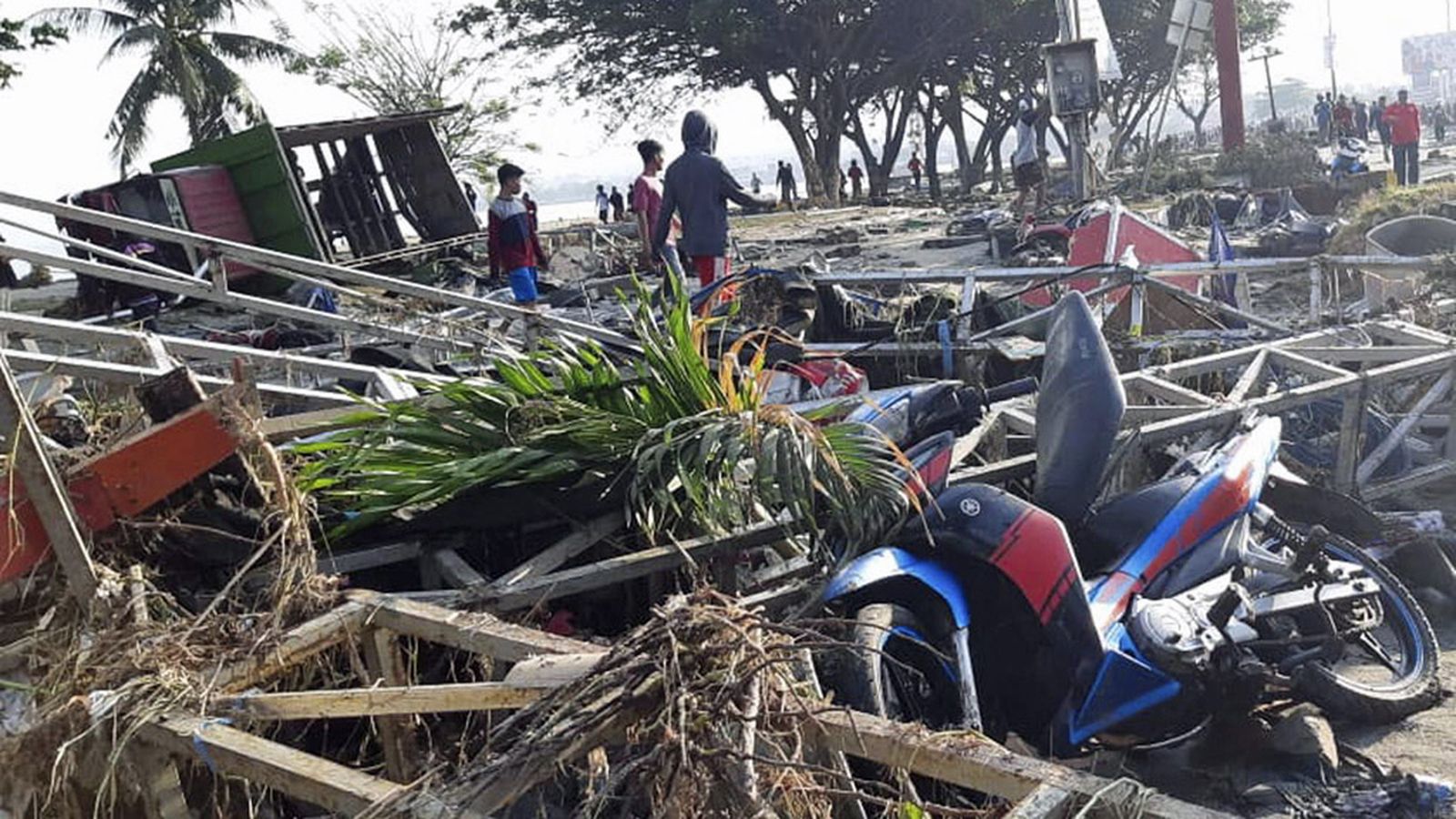 Tsunami-Indonesia2_1024