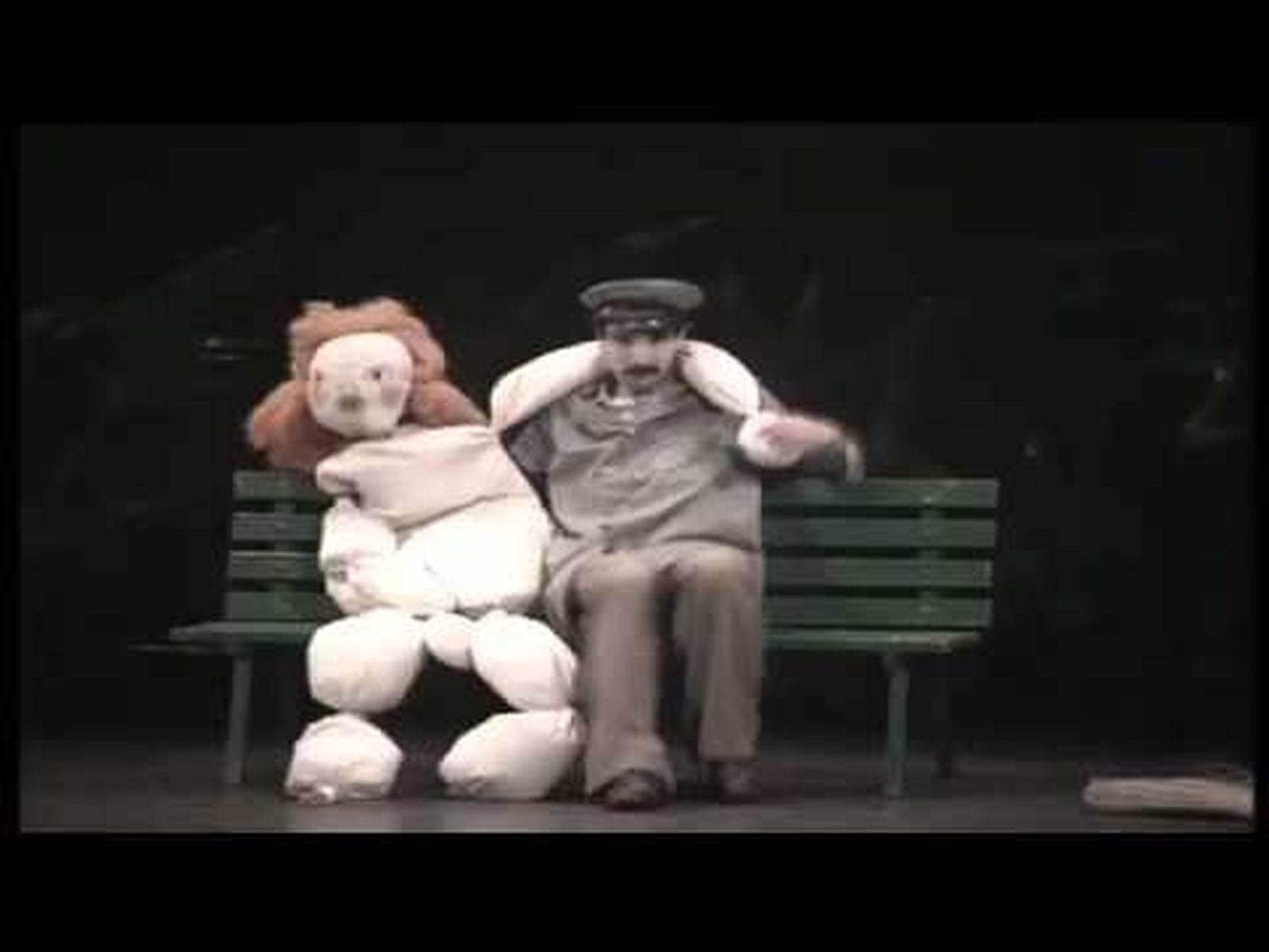 Teatro bajo la lluvia con el grupo de teatro Vol-Ras en el Lope de Vega de Sevilla