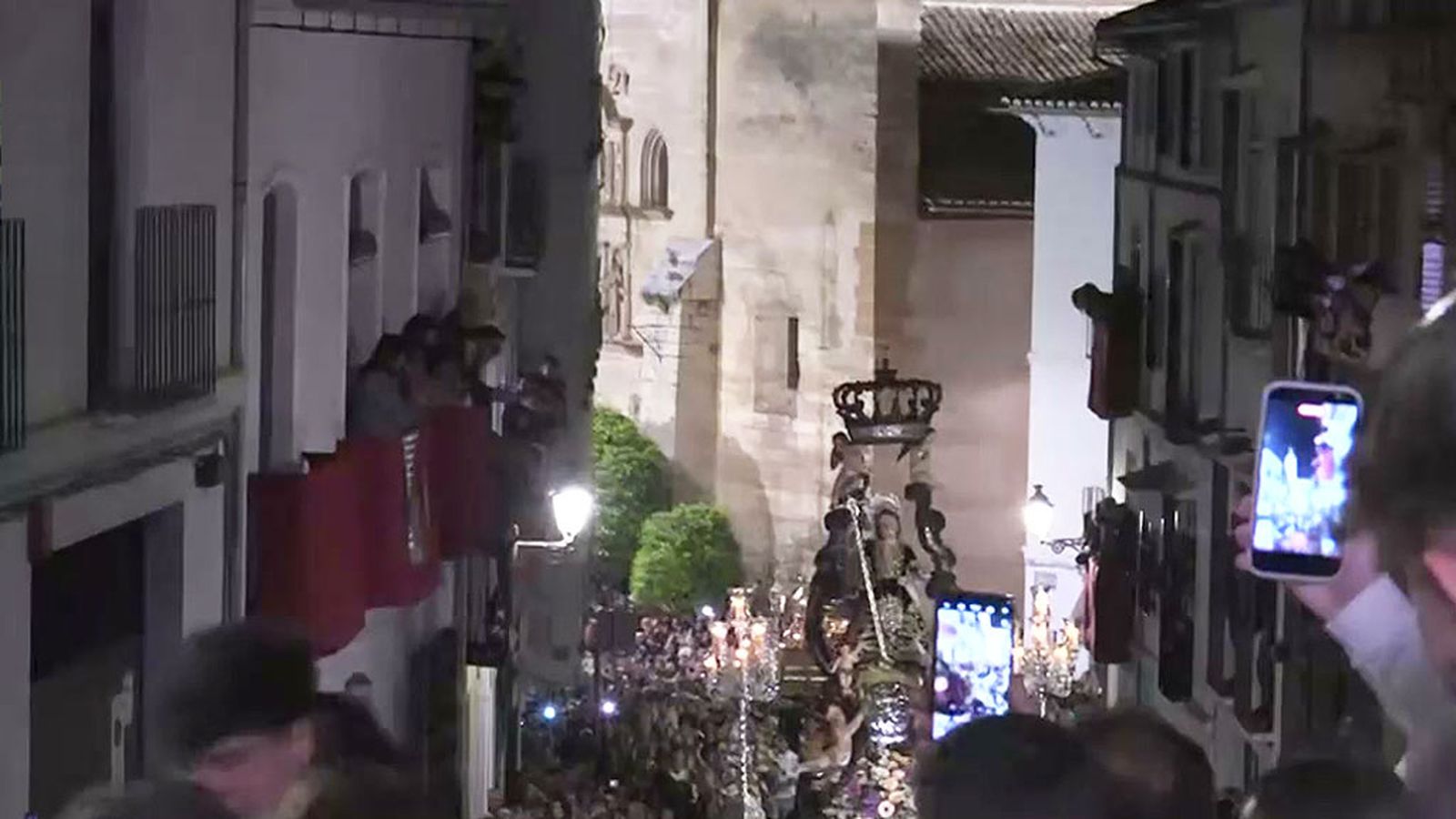 Los hermanacos cumplen con la tradición de correr la Vega en Antequera