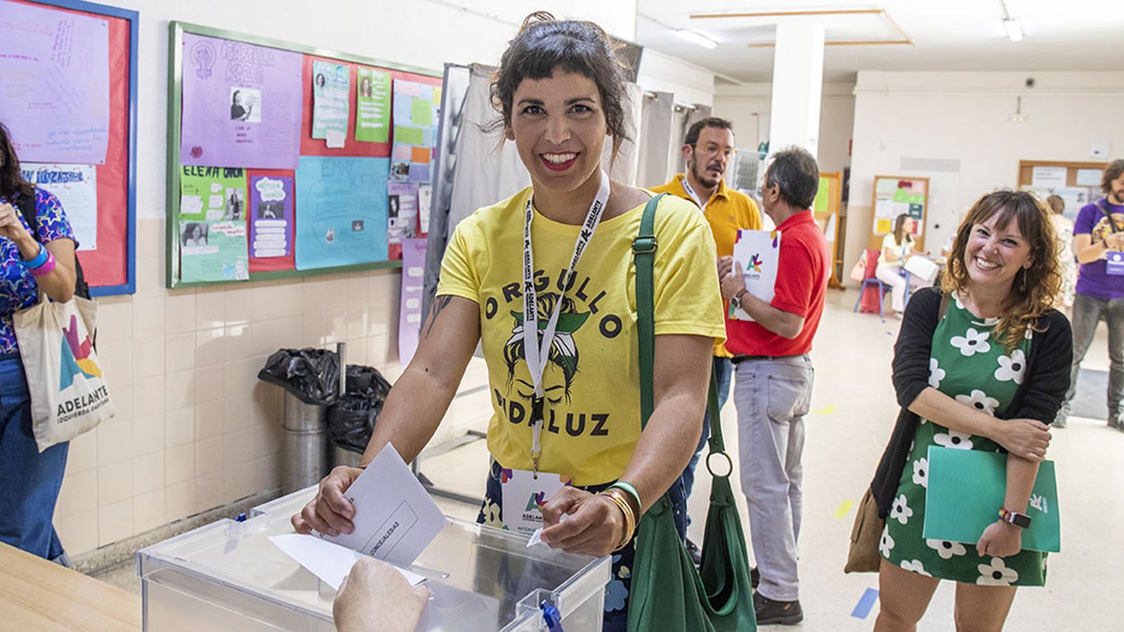 FOTO TERESA RODRÍGUEZ, ADELANTE ANDALUCIA, VOTANDO