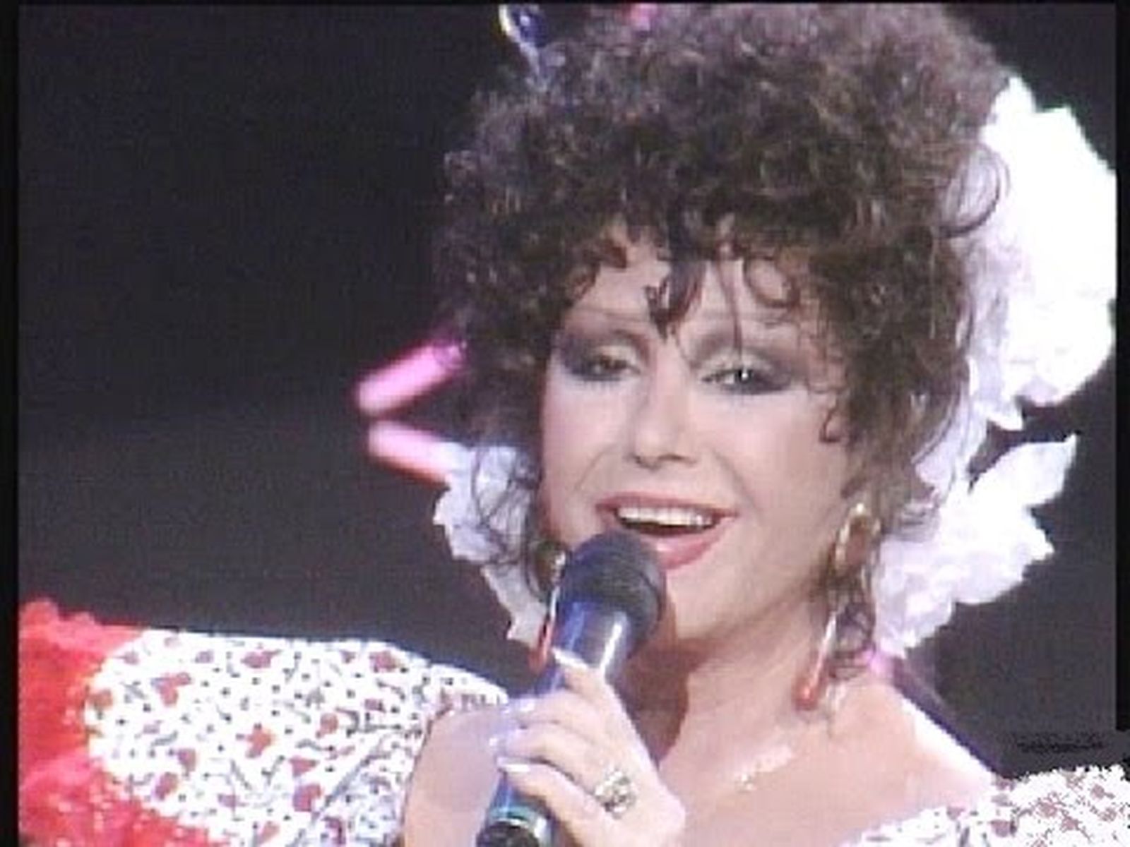 Marujita Díaz canta "Soldadito español"