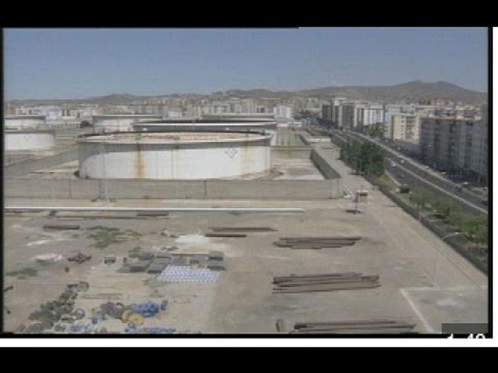 Desmantelan los depósitos de Repsol de Málaga (1991)
