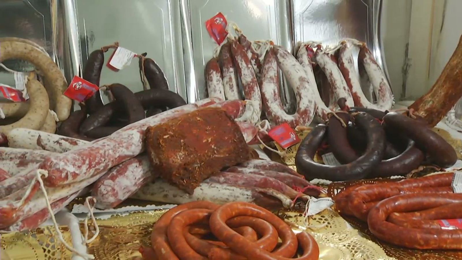 Tres generaciones elaborando embutidos artesanales en Campillo de Arenas