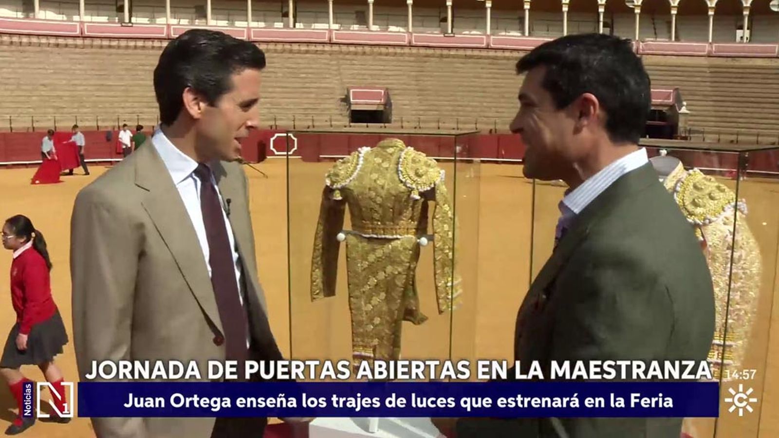 El diestro Juan Ortega presenta sus nuevos trajes de luces en la Maestranza de Sevilla