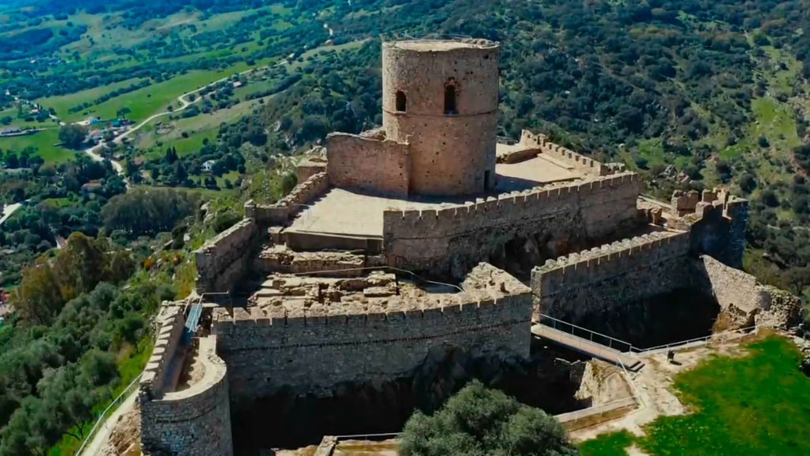 El Castillo de Jimena de la Frontera,  una construcción árabe levantada sobre las ruinas de la Oba romana