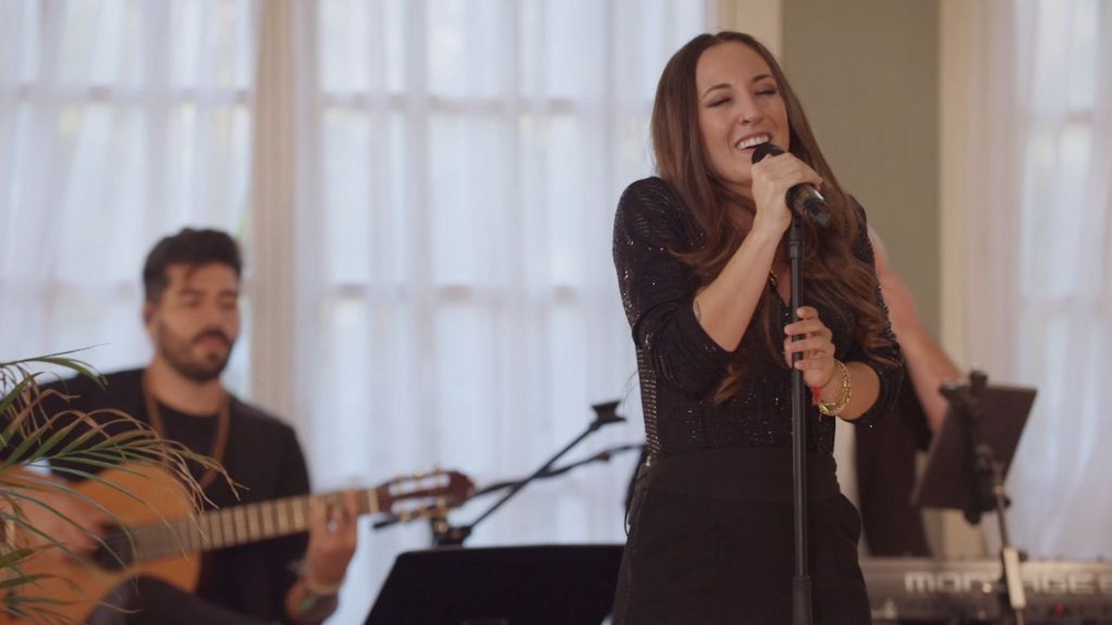 María Carrasco interpreta Mil motivos