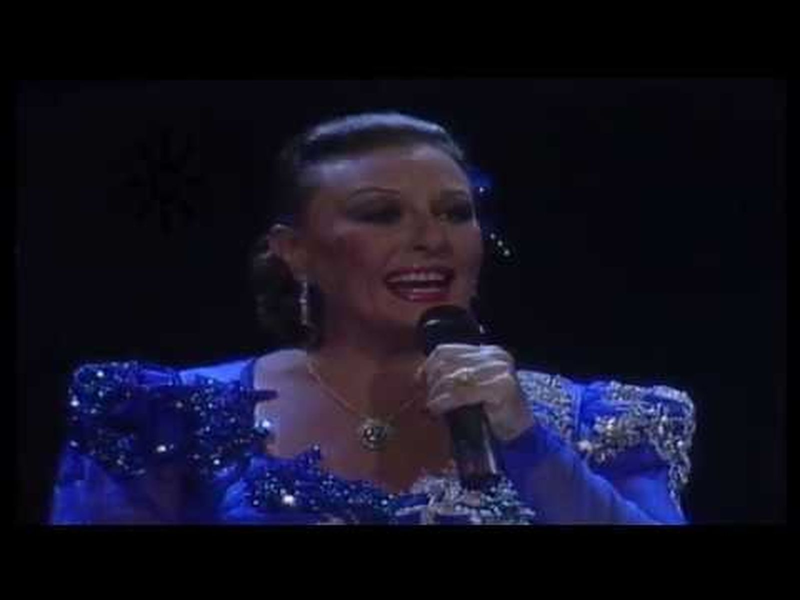 Lolita Sevilla canta "La gaviota" y "Garbo y salero"