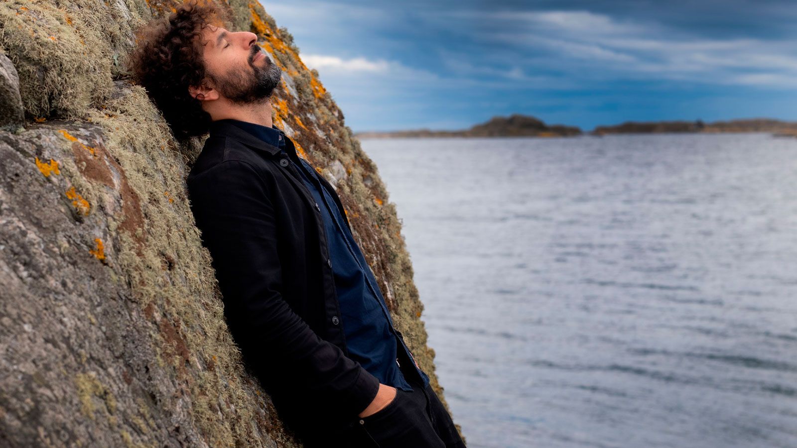 José González  