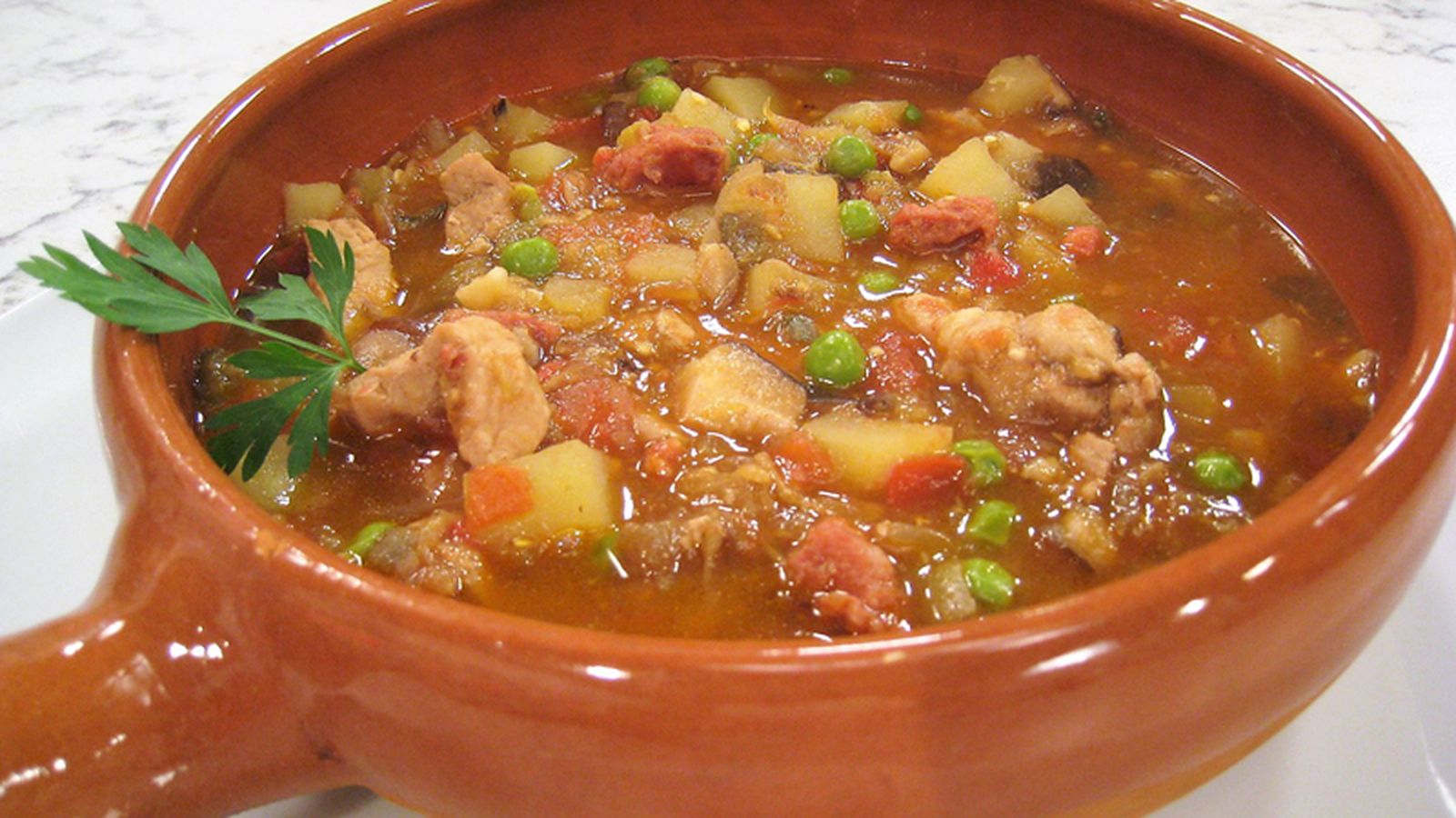Patatas guisadas con pollo
