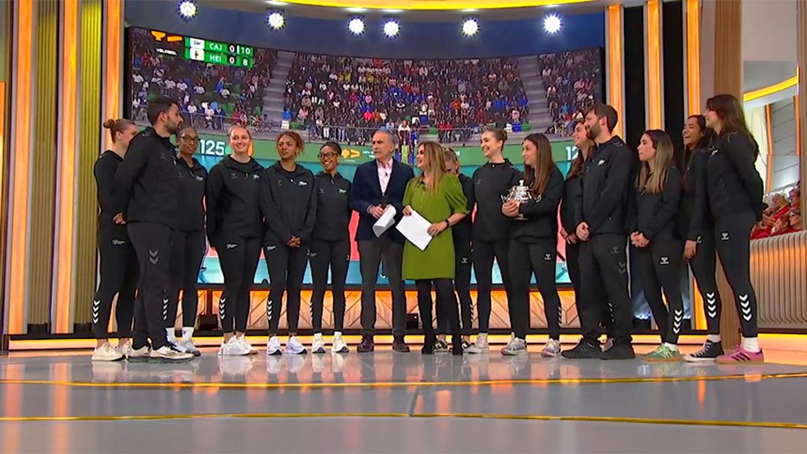 Orgullo andaluz: el equipo Fundación Cajasol levanta la Copa de la Reina de voleibol femenino