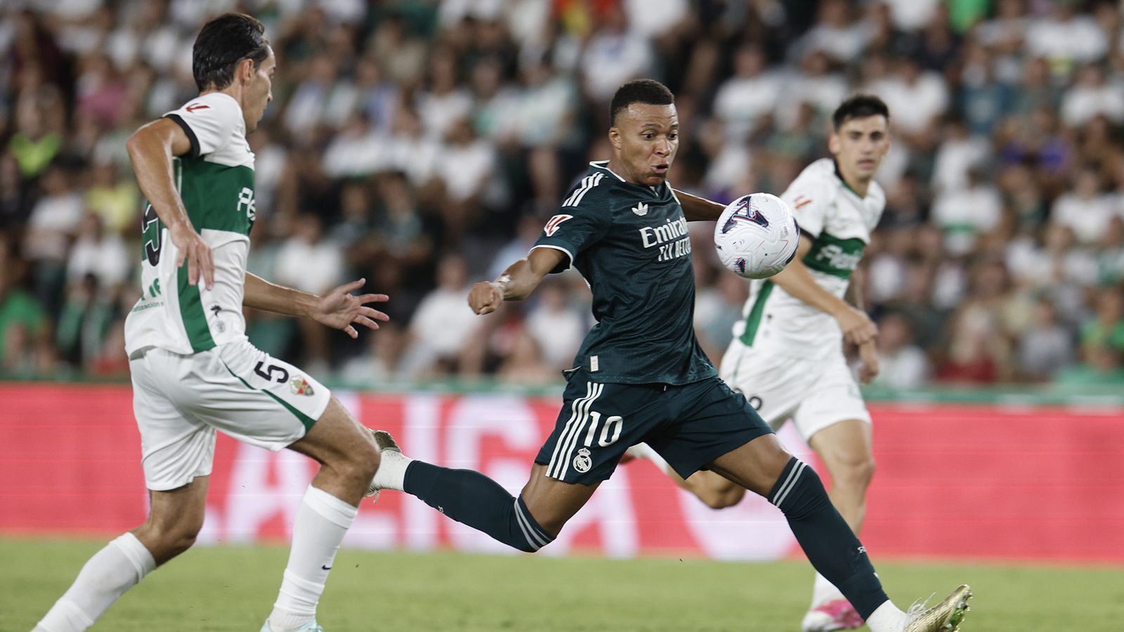 Mbappé ante el Elche.