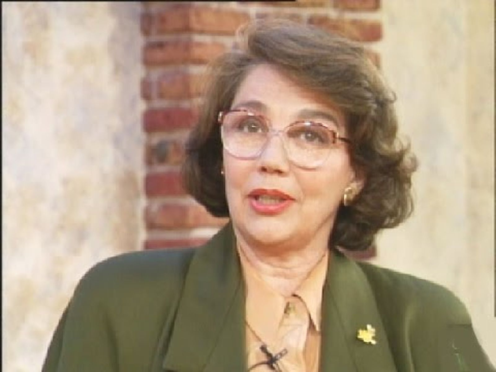 Julita Martínez, la voz de Betty White, visita la casa de "Si tú me dices ven"