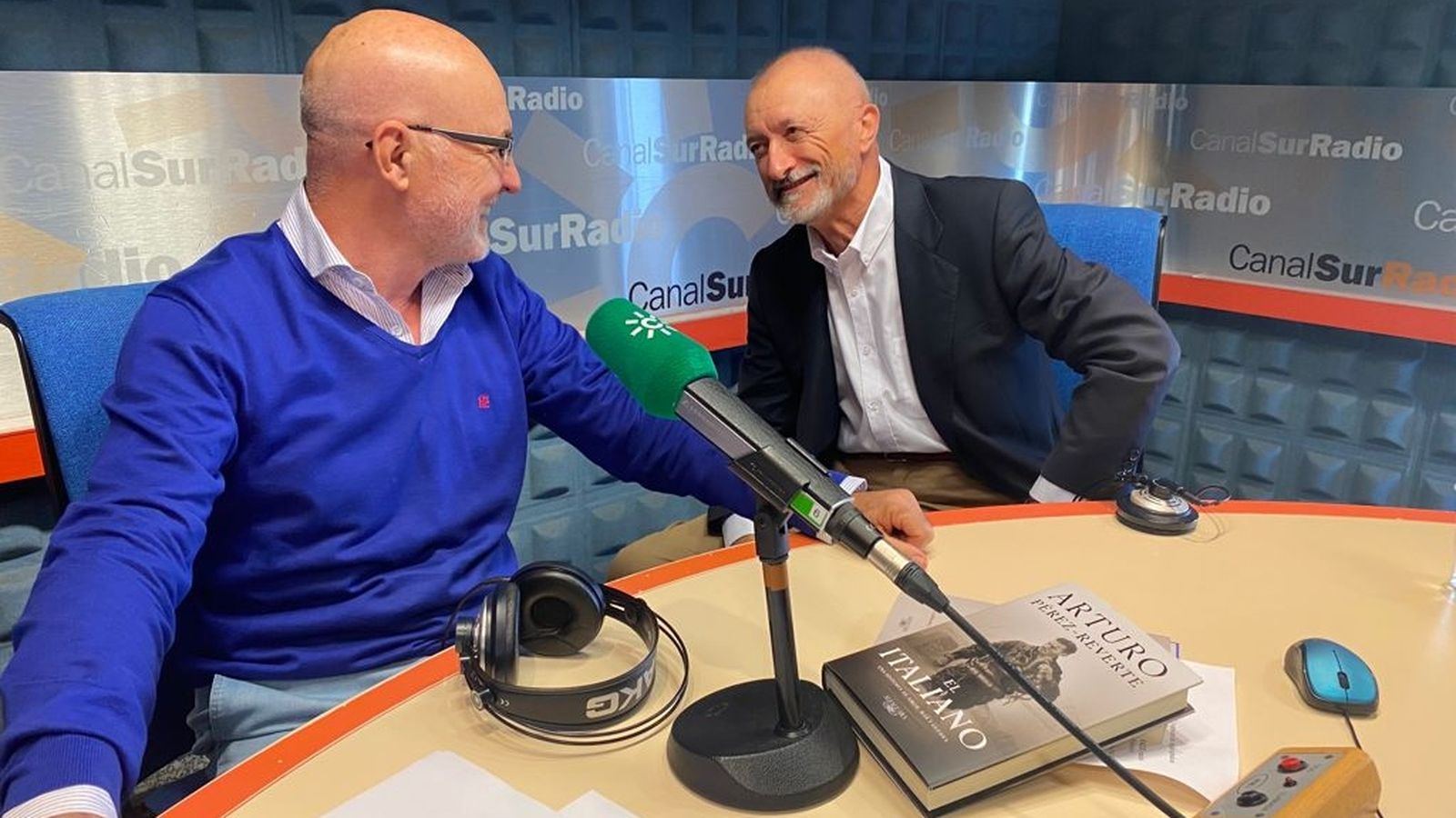 Pérez Reverte con Vigorra en "La mañana de Andalucía"