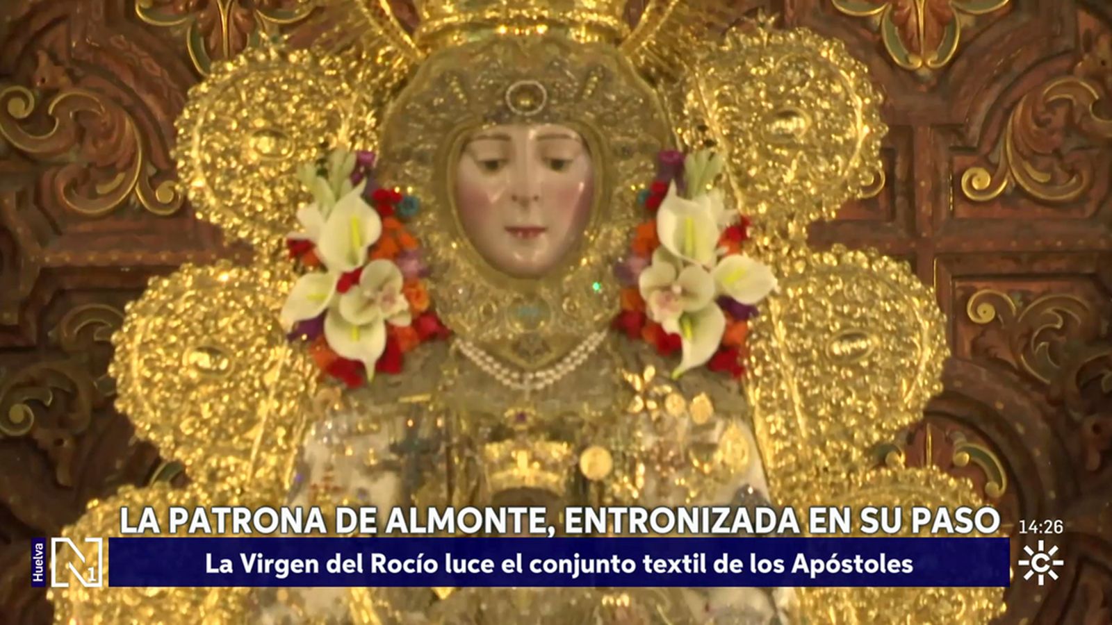 La Virgen del Rocío ya está entronizada en su paso