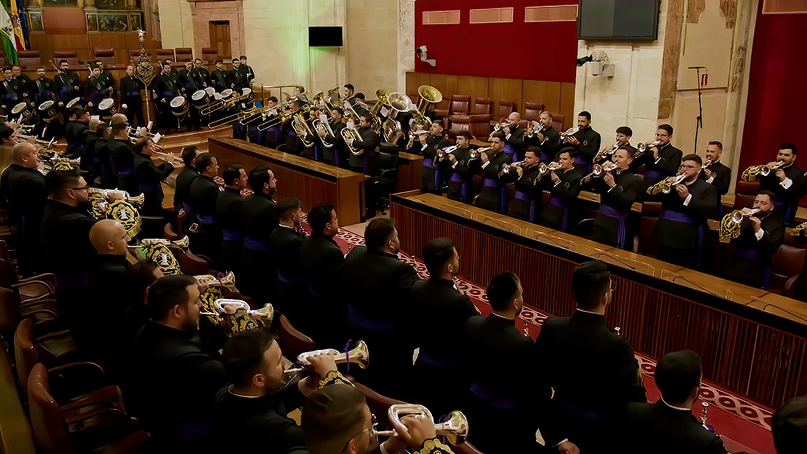 La Banda de las Cigarreras nos emociona con su marcha Amor de Madre en la gala del 28F