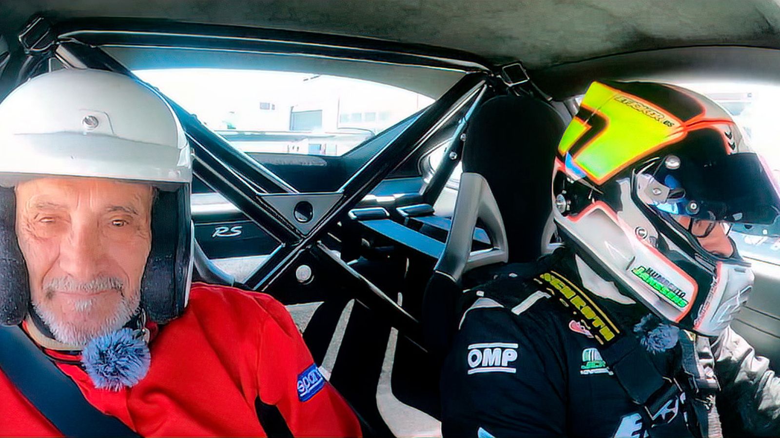 Felipe ve cumplido su sueño de montar en un coche de carreras