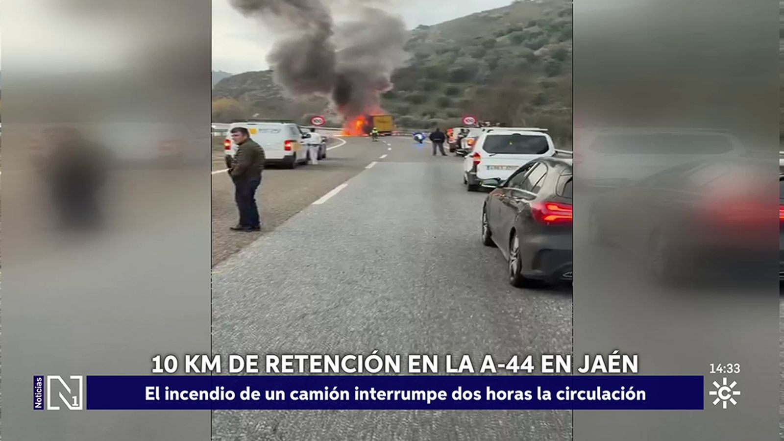 Arde un camión en la A44 en Jaén