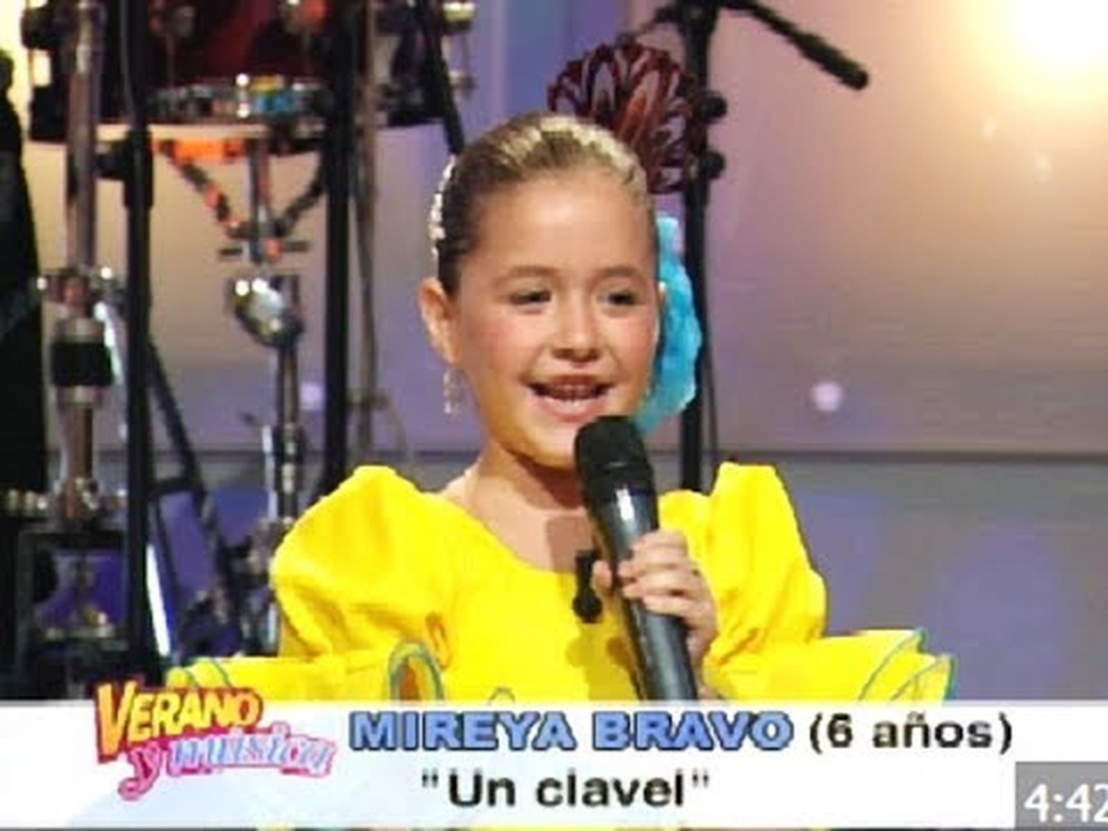 Mireya Bravo canta Un clavel