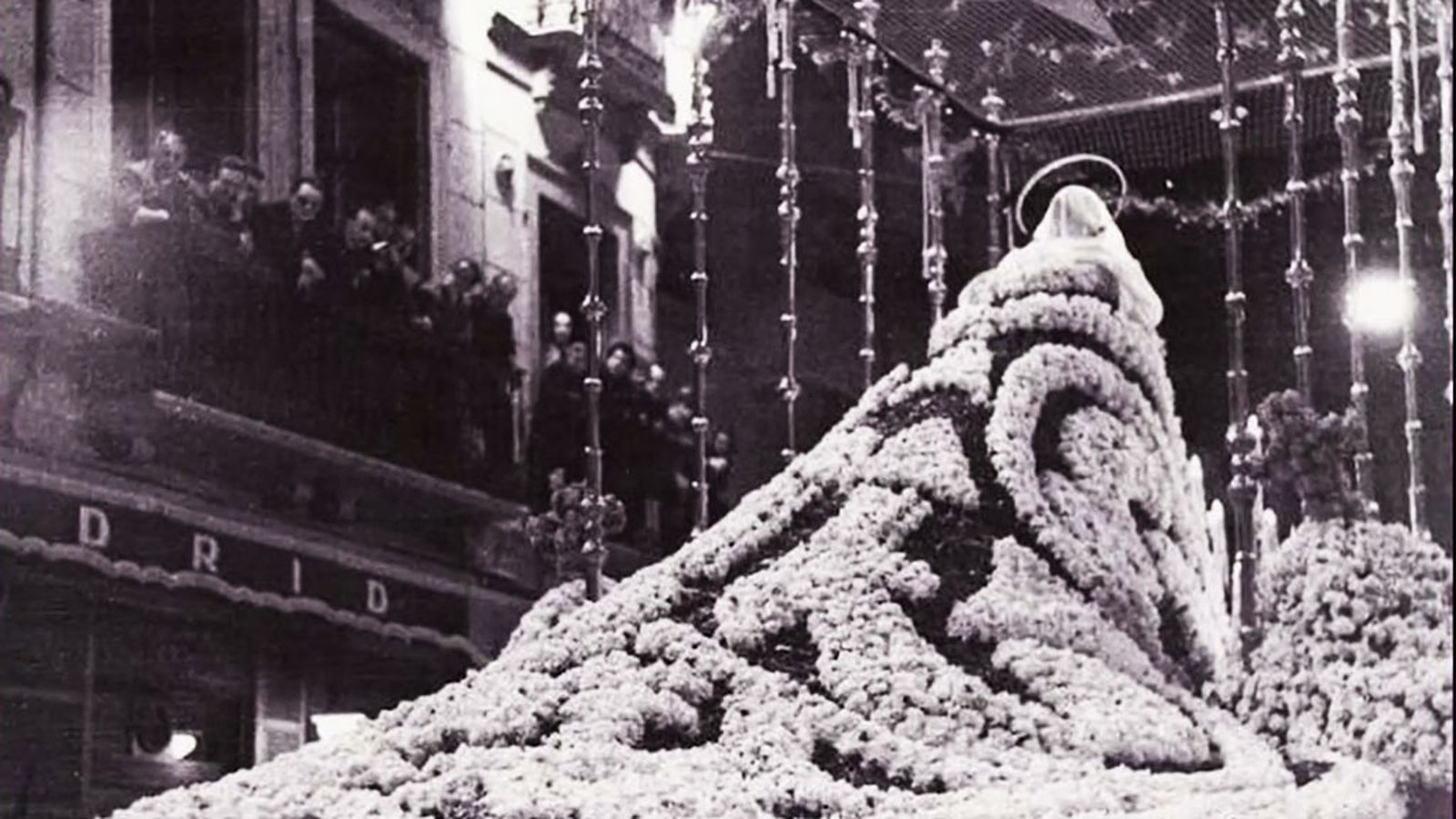 Conoces el origen del manto de flores de Las Penas de Málaga